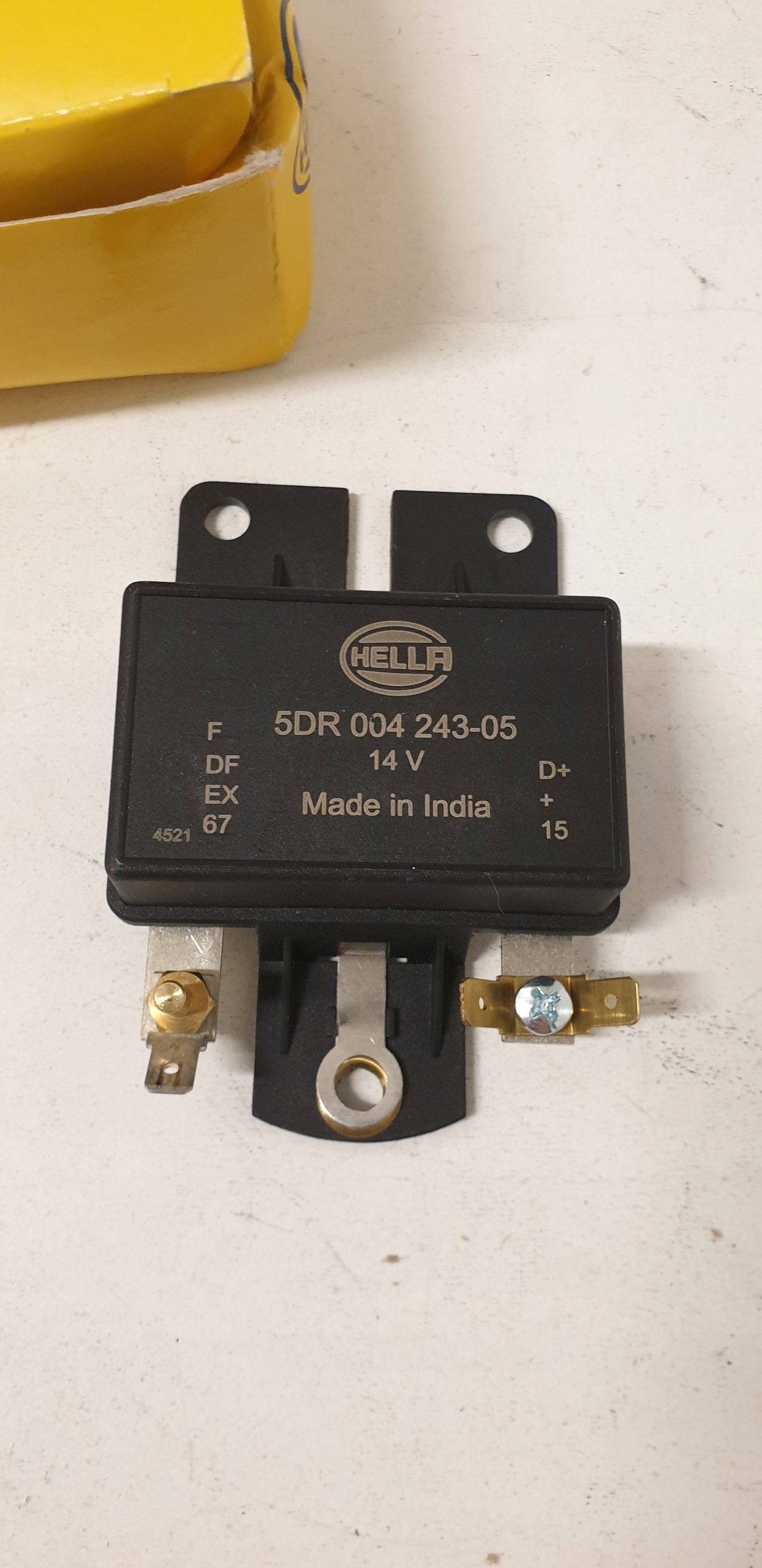 REGULATOR NAPIECIA HELLA PEUGEOT RENAULT CITROEN Part number 5DR 004 243 051