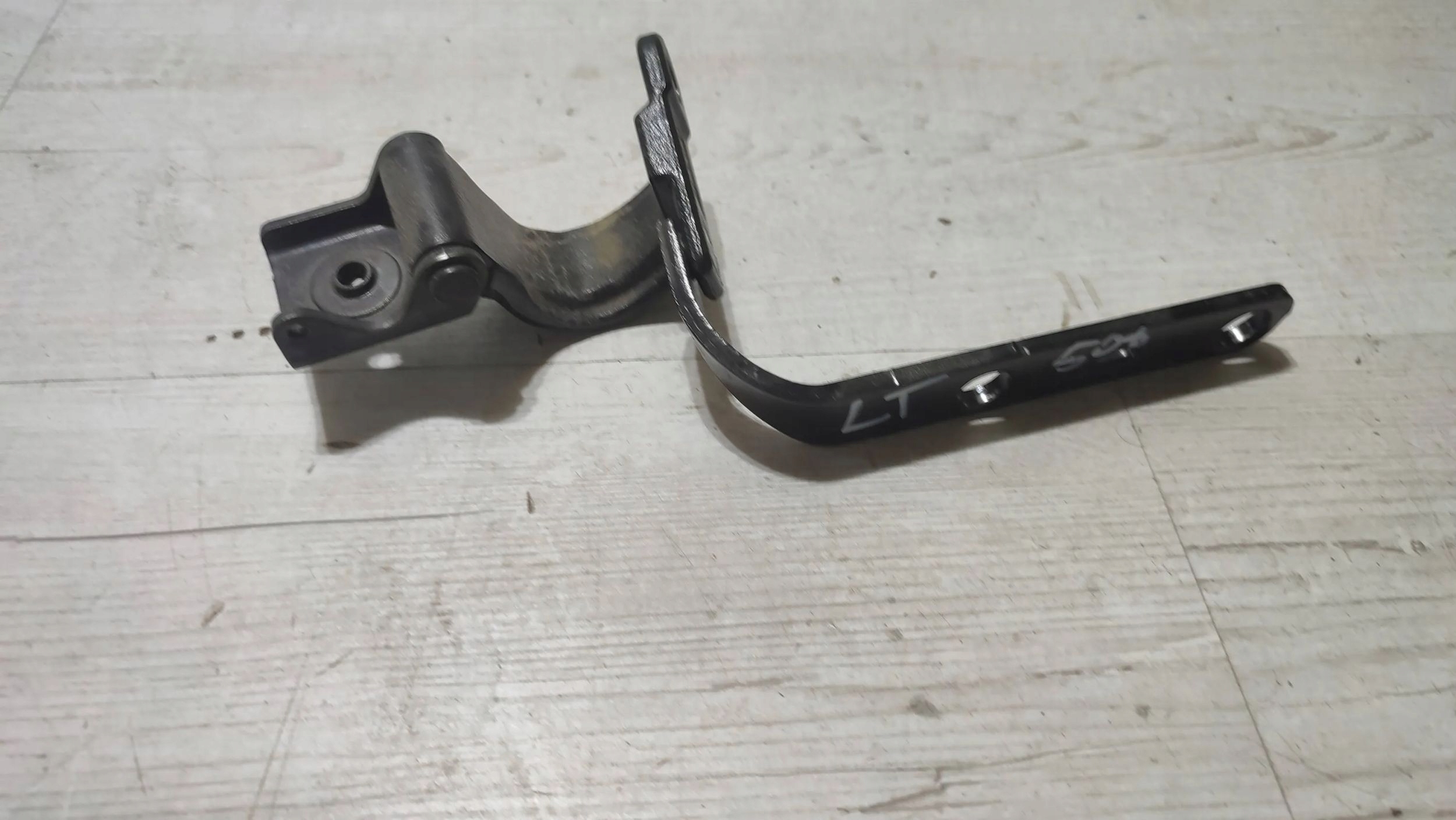 Peugeot 508 II 22r 1.2 rear part side left hinge bonnet rear part