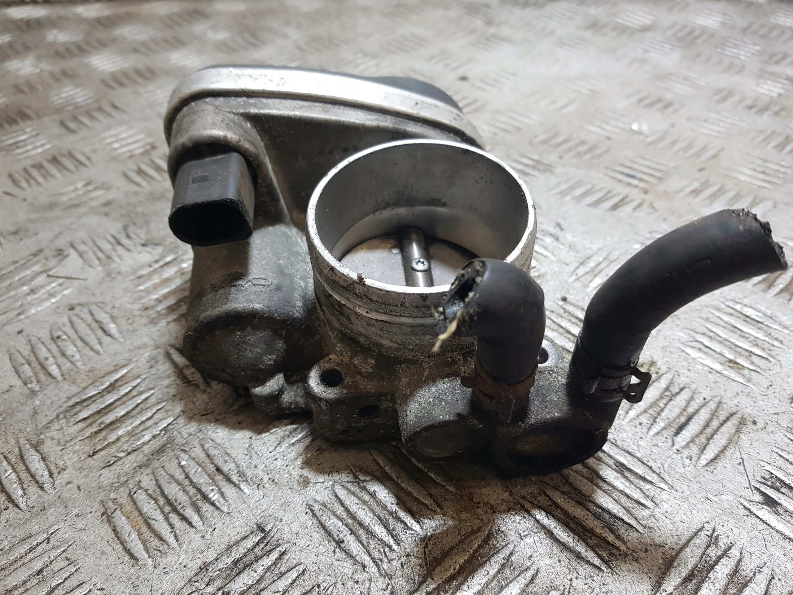 Valvola a farfalla VOLKSWAGEN PASSAT B6 2.0 B 06F133062