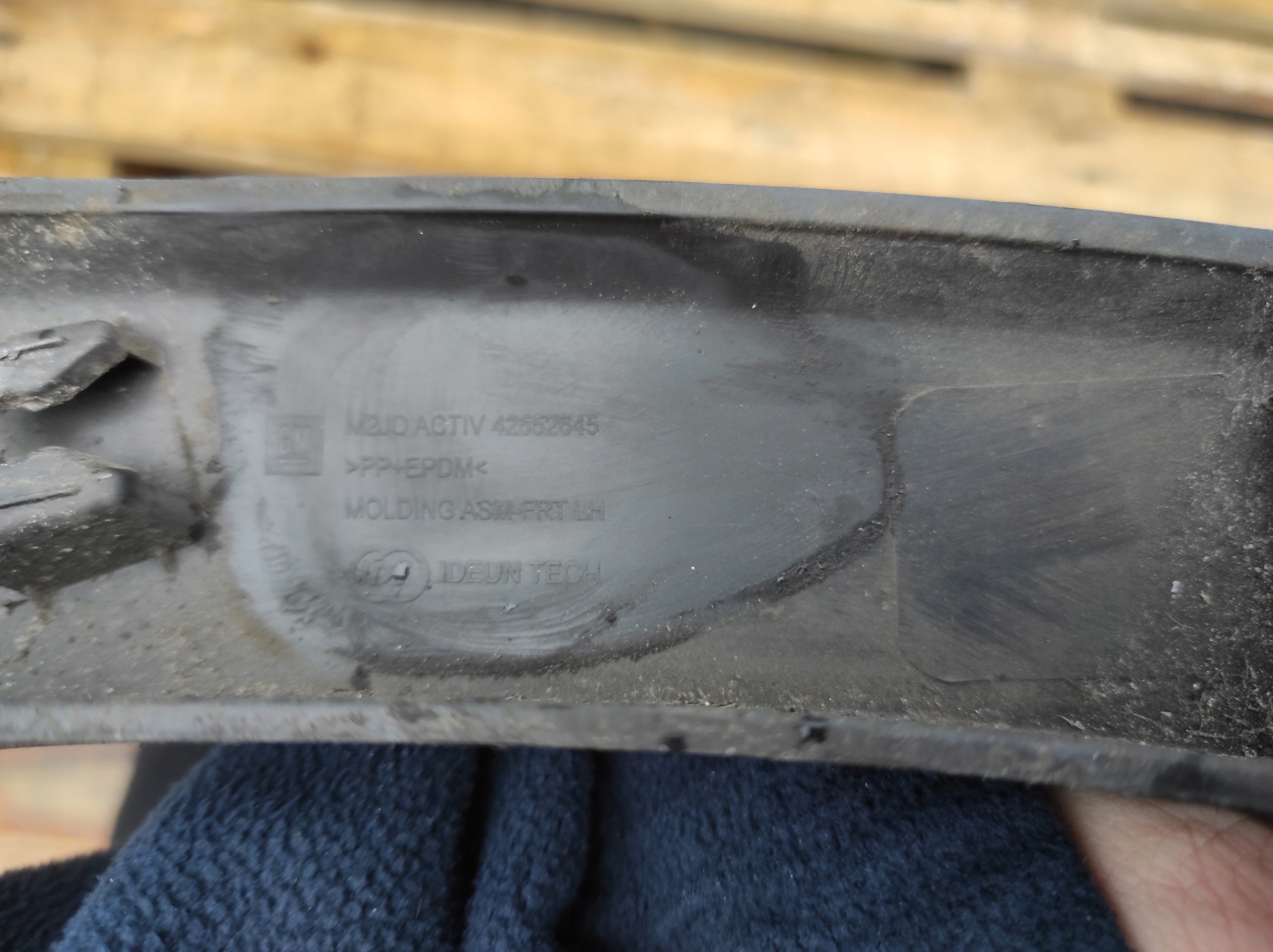 lišta blatníku levá předek OPEL KARL 42552645