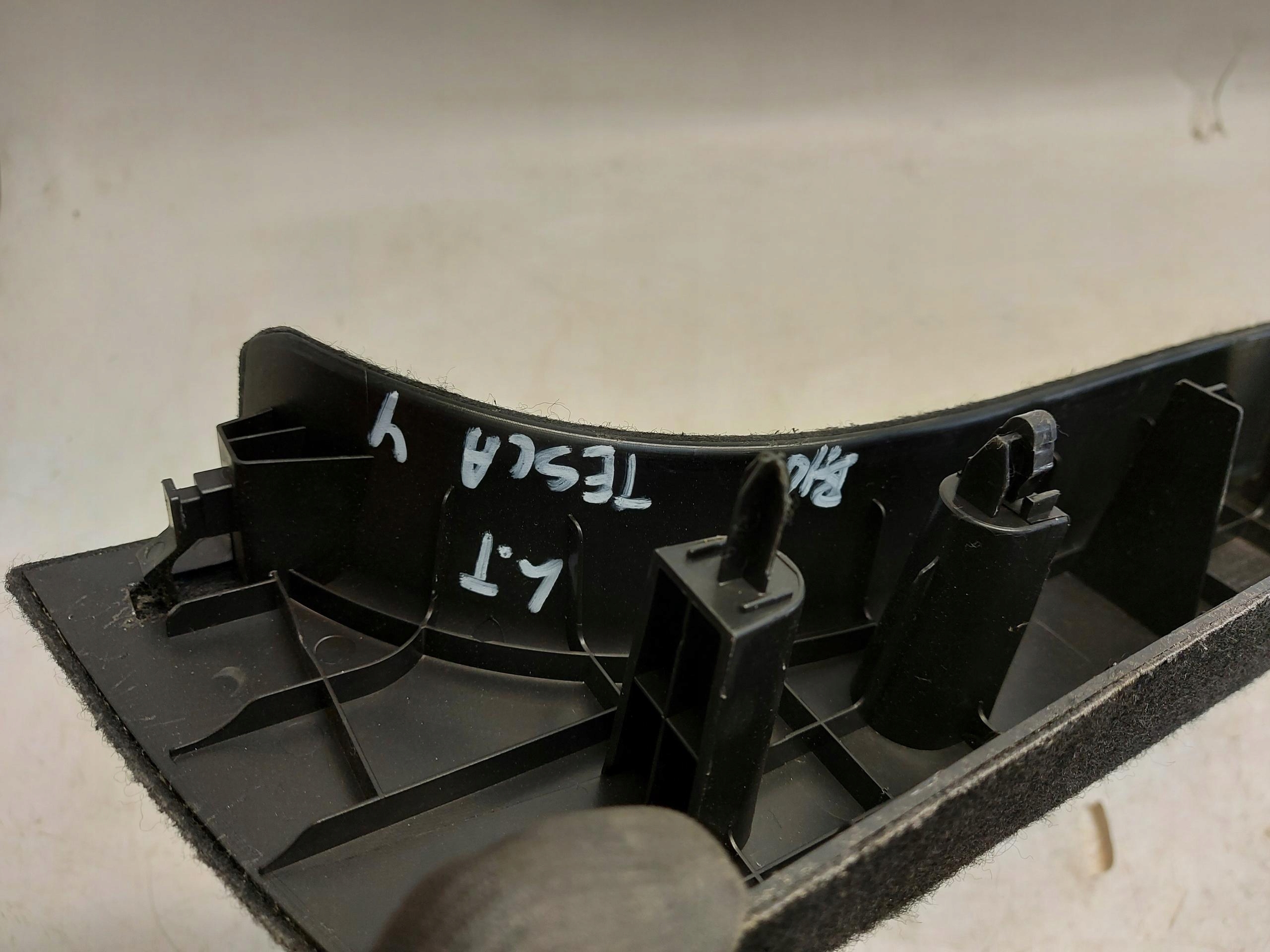 TESLA MODEL Y 2 moulding cover boot left rear part