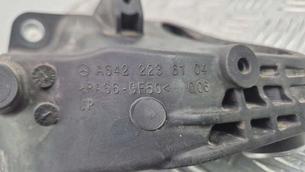 engine mount Mercedes ML350d W166 A6422236104 OM642.826