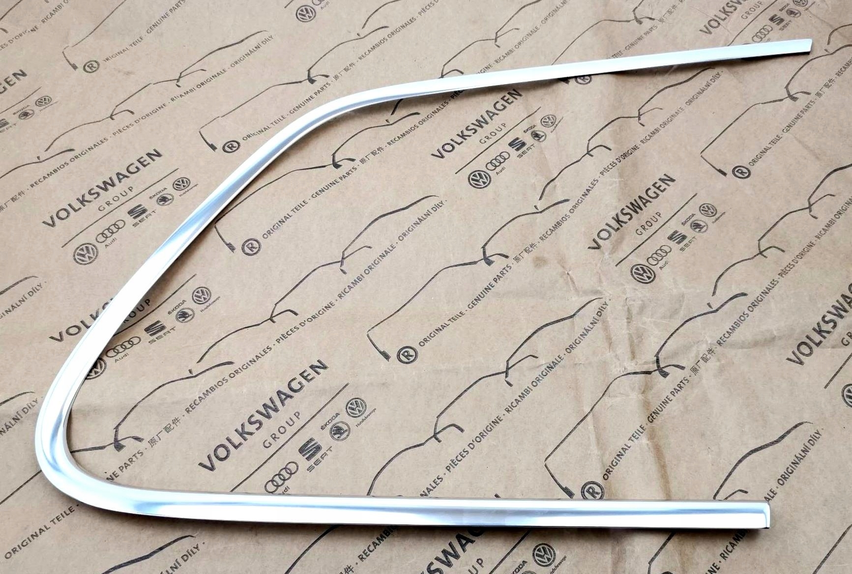 LISTWA OZDOBNA PRAWY TYŁ CHROM VW TOUAREG 7P 7P6853996 7Z7 NOWY ORG