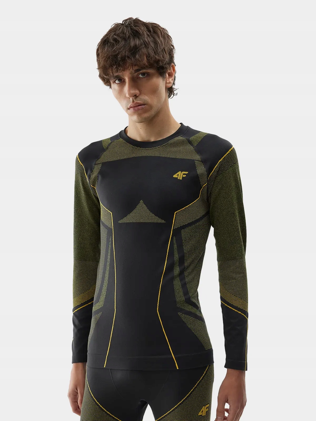 BIELIZNA TERMOAKTYWNA MĘSKA 4F KOSZULKA SPORTOWA BEZSZWOWA GÓRA AW23M105 Rozmiar S/M