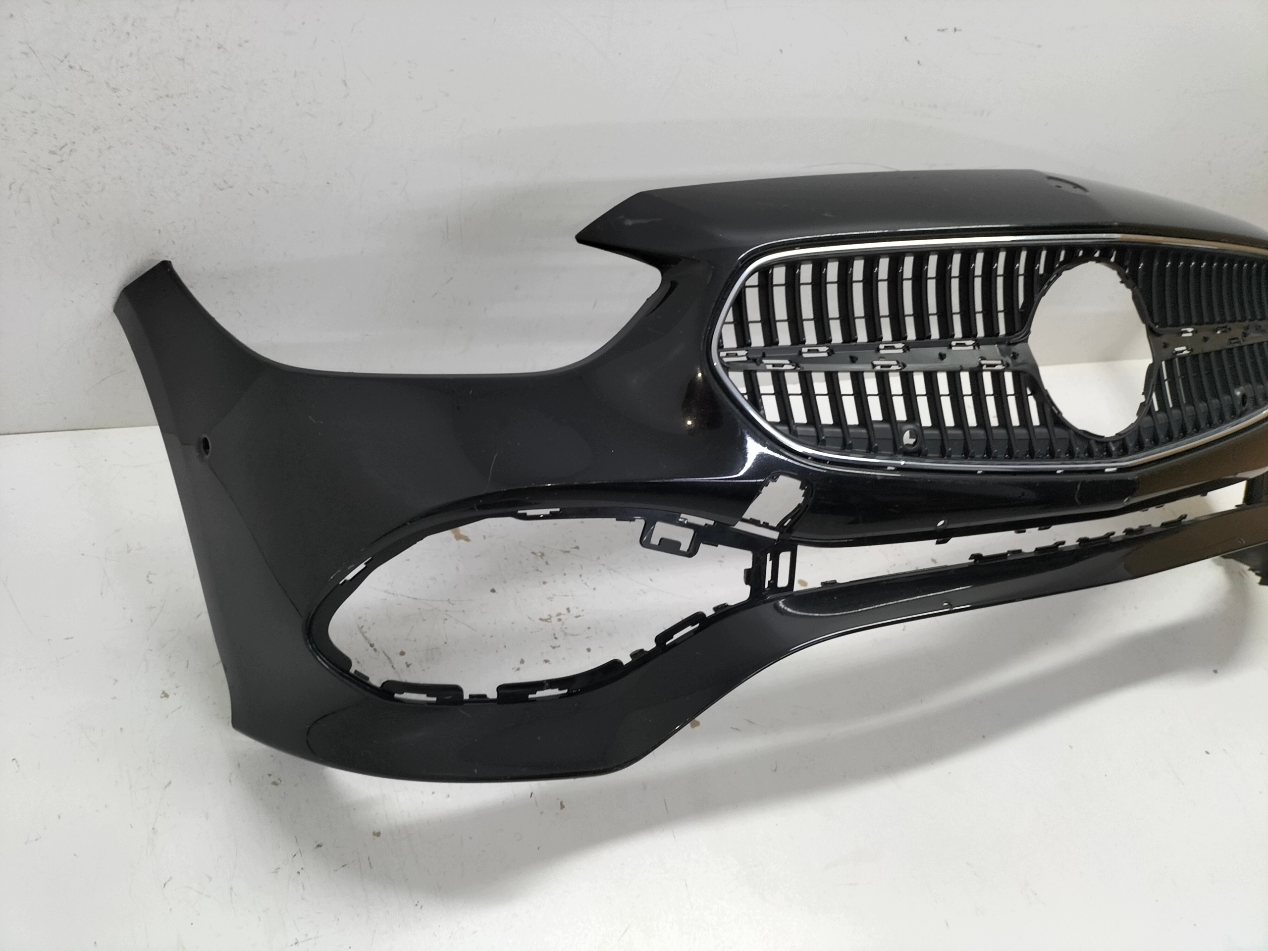 front bumper front MERCEDES C KLASA W206 21- wersja below side PDC