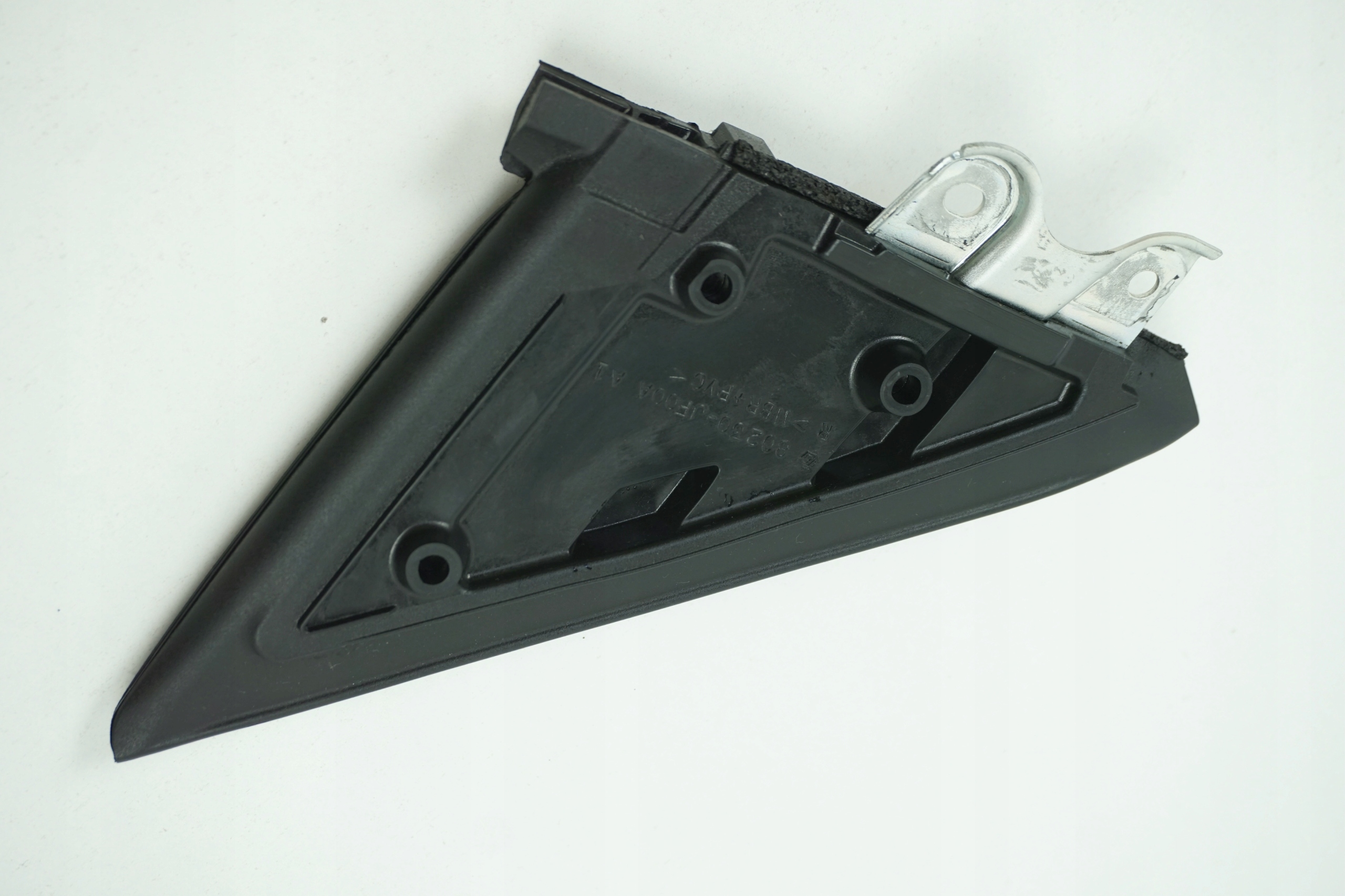 Trojkat Oslona Prawa Lusterka GTR R35 80230 JF00A Part number 80230 JF00A