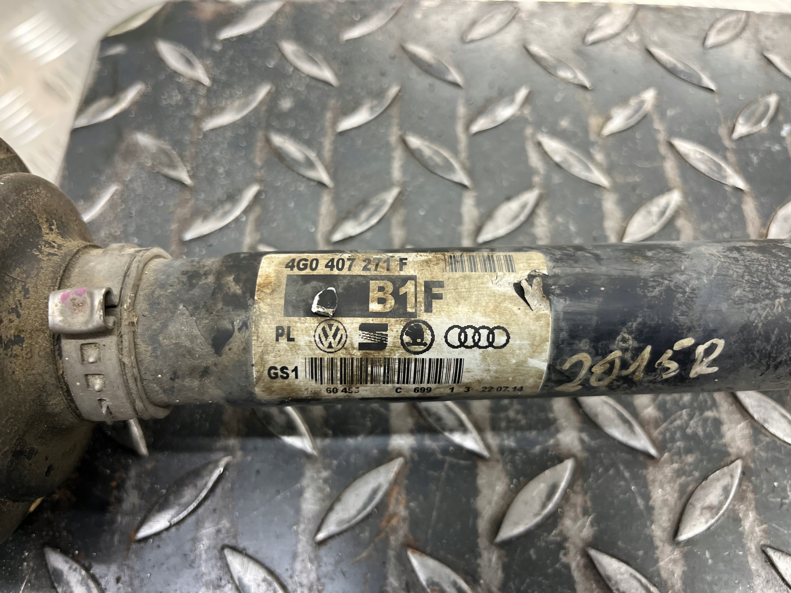 semi-axis semi-axis left front AUDI A6-C7 4G0407271F