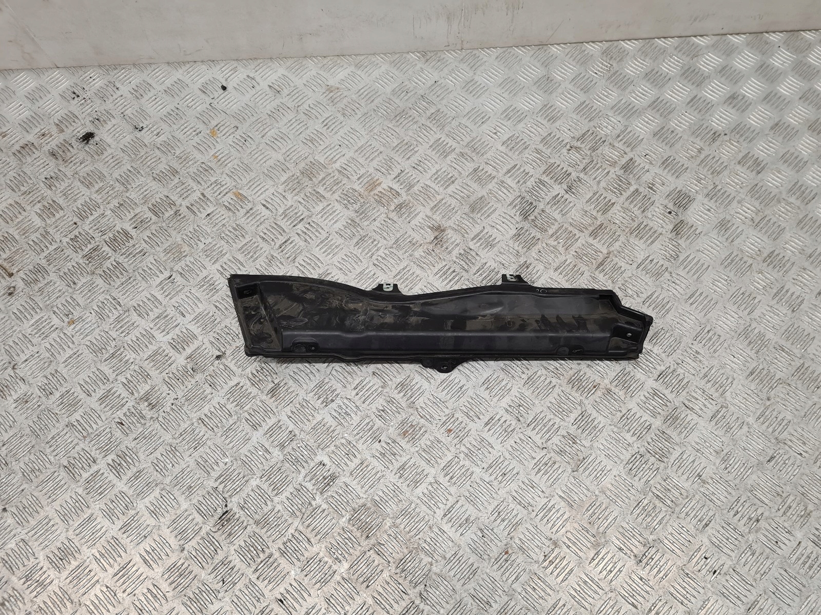 BMW X3 G01 torpedo lower 7394812