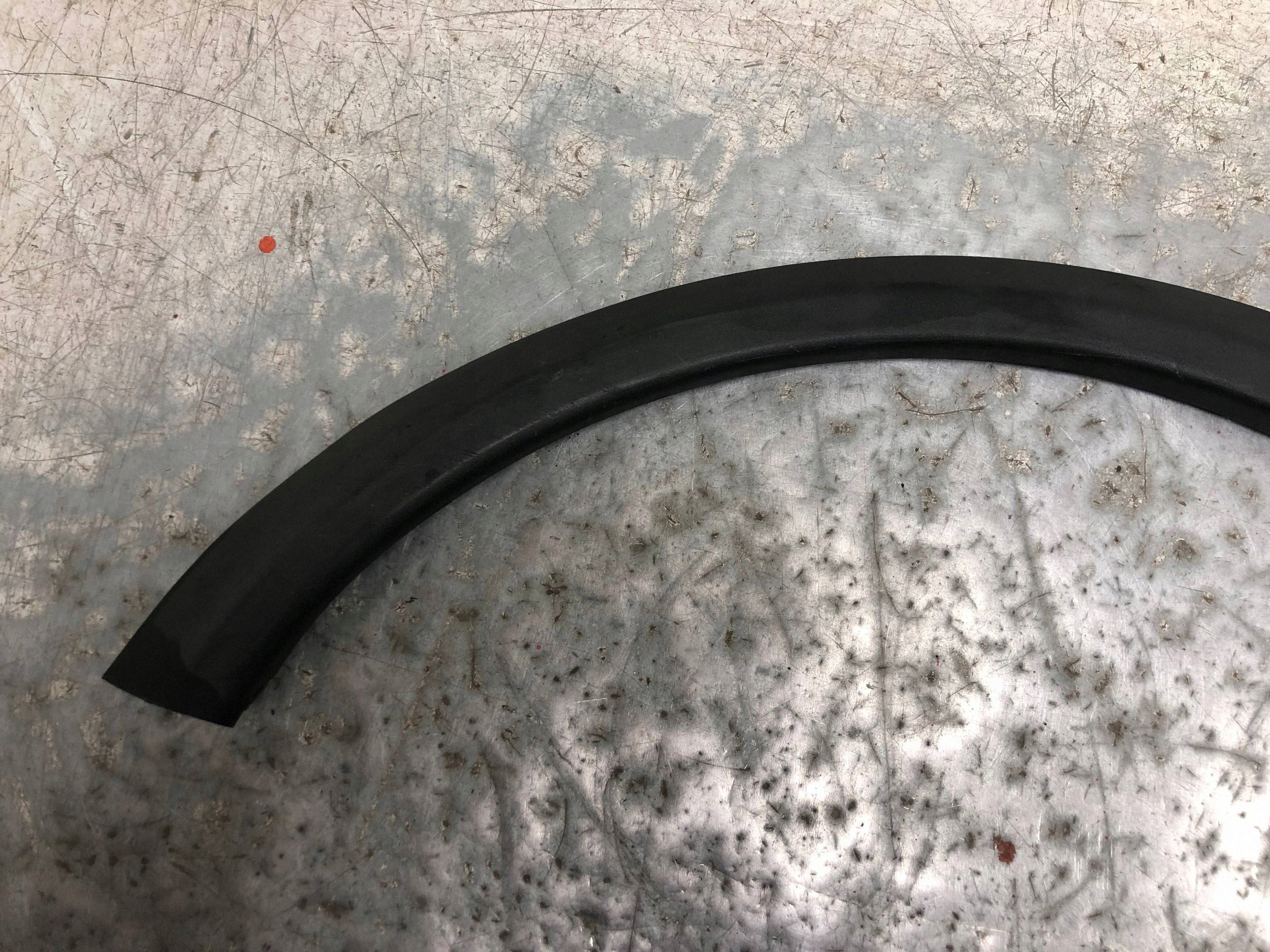 modanatura parafango destra posteriore VOLVO C30 31283137