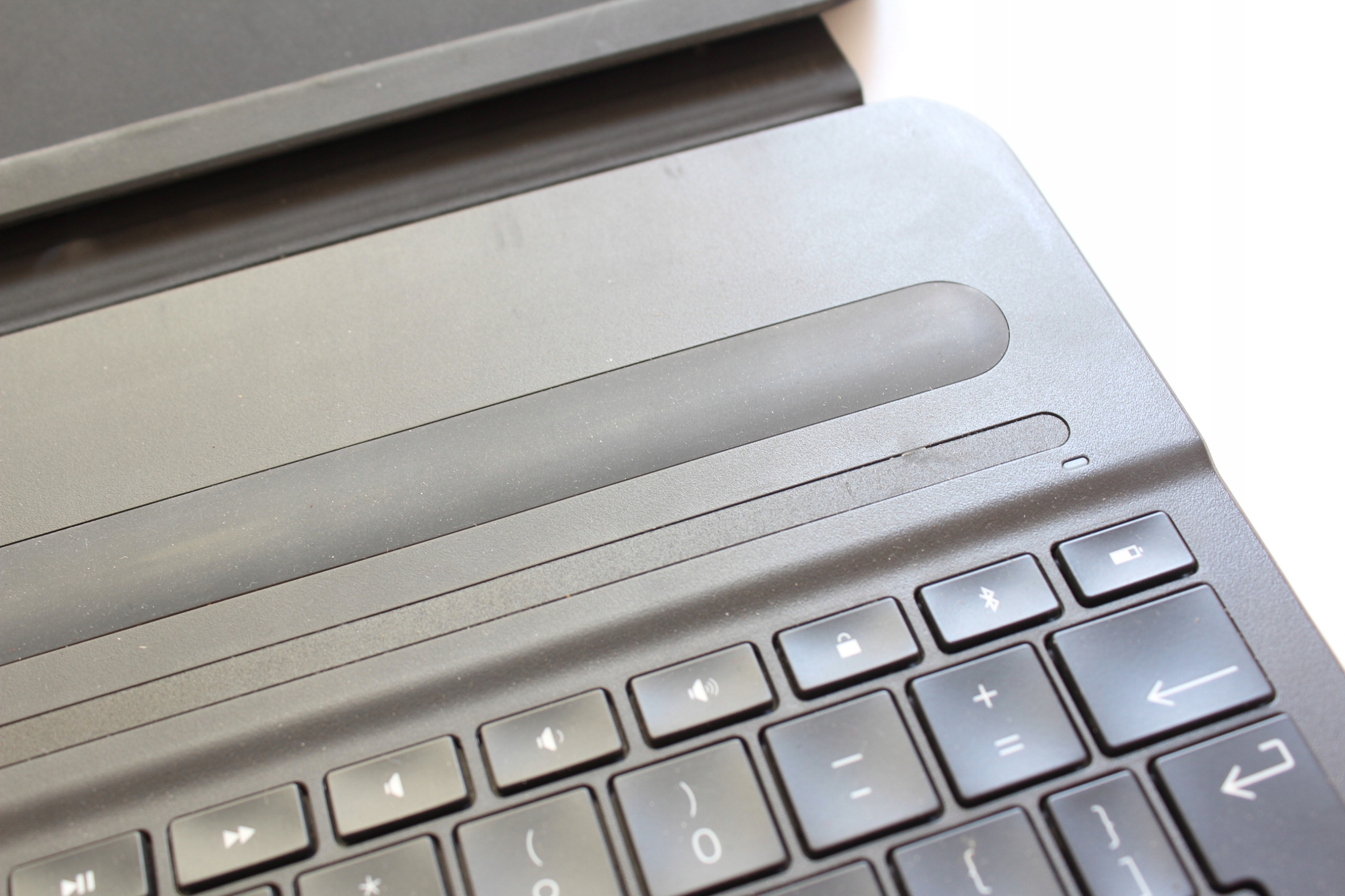 ETUI LOGITECH SLIM FOLIO PRO 11 CALI IPAD PRO EAN (GTIN) 5099206083271