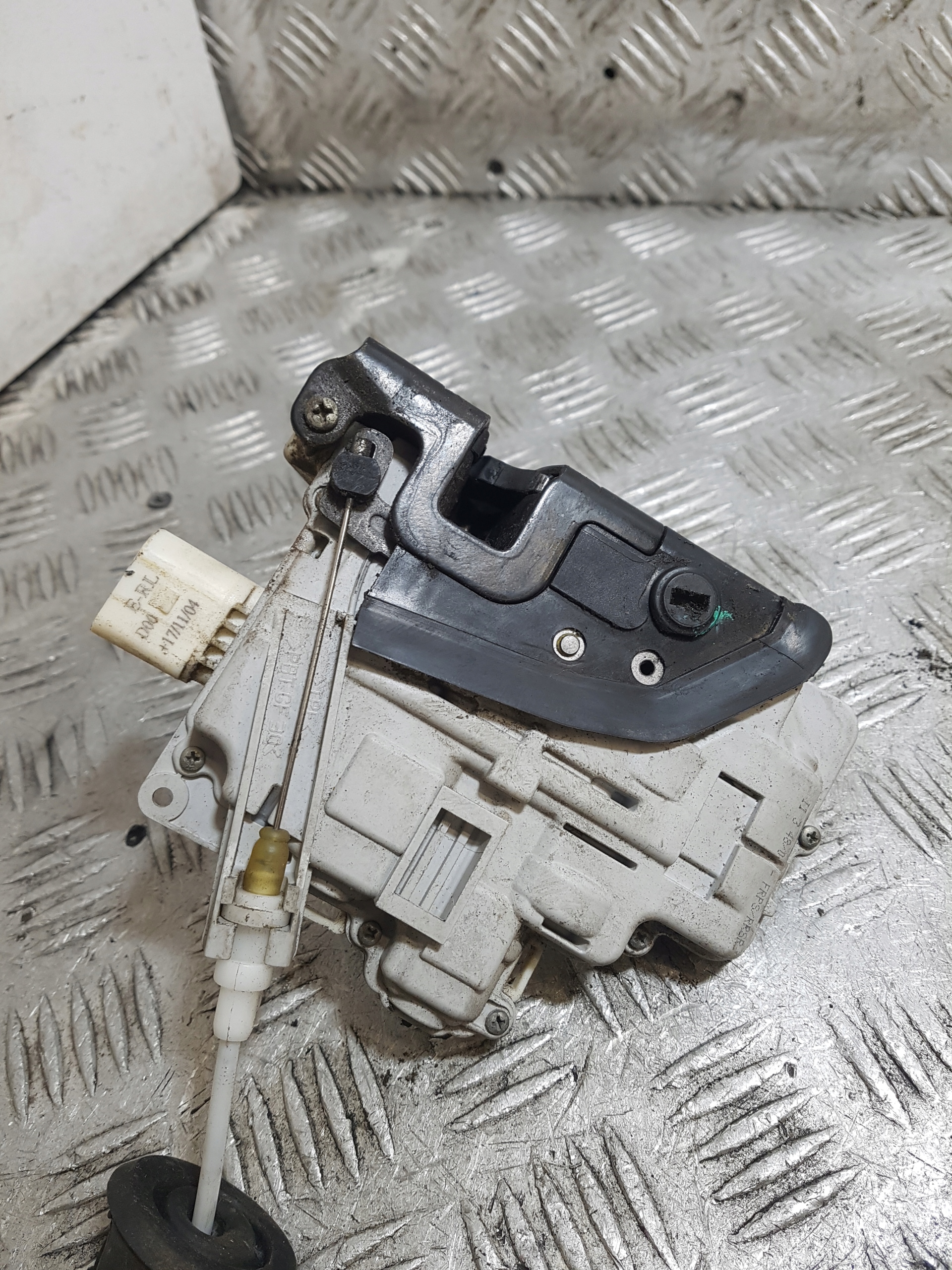 lock door CENTRALNY left rear part rear AUDI A4 B7 8 PIN 8E0839015AA