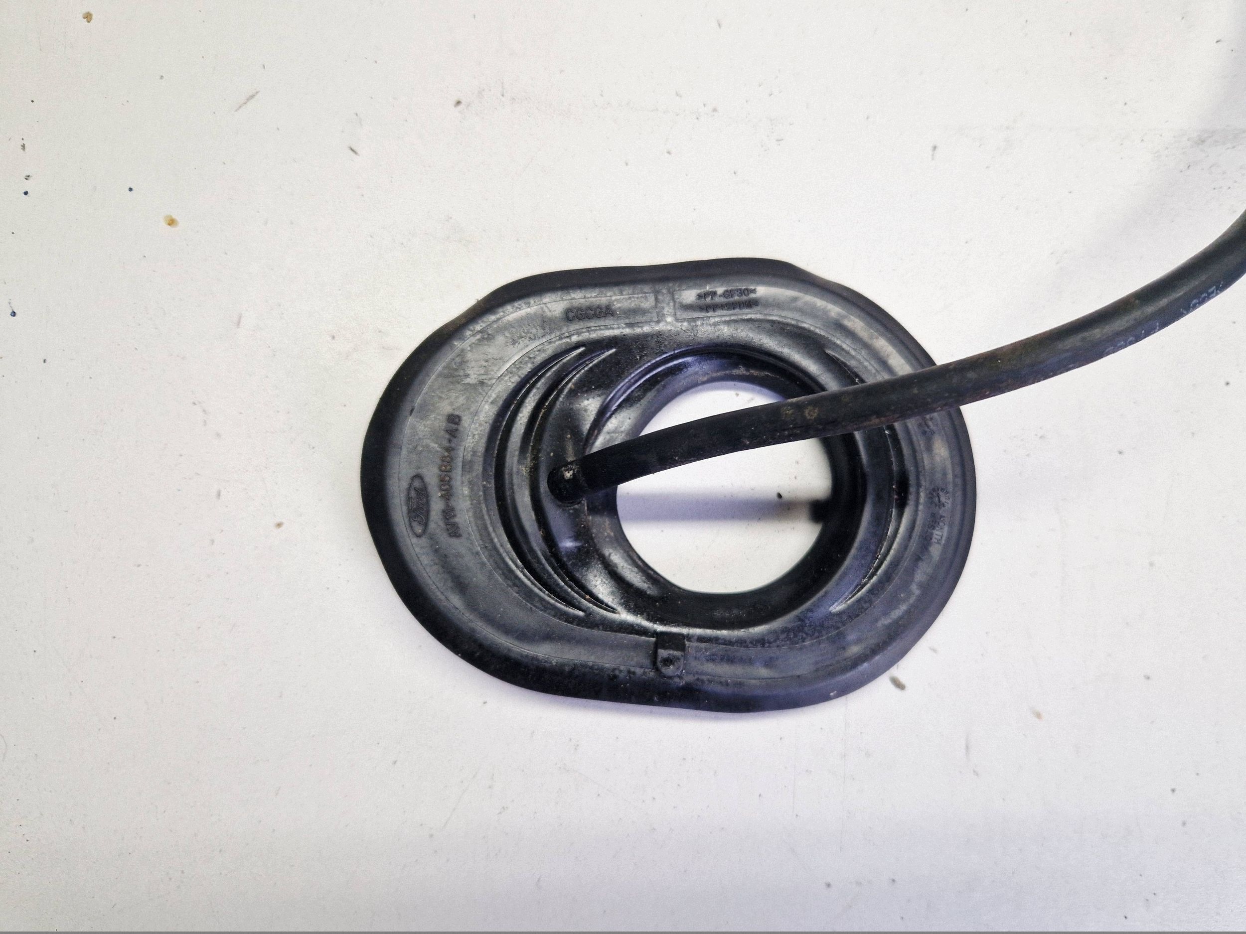 châssis pneus couverture réservoir carburant Ford B-MAX AV11405B84AB