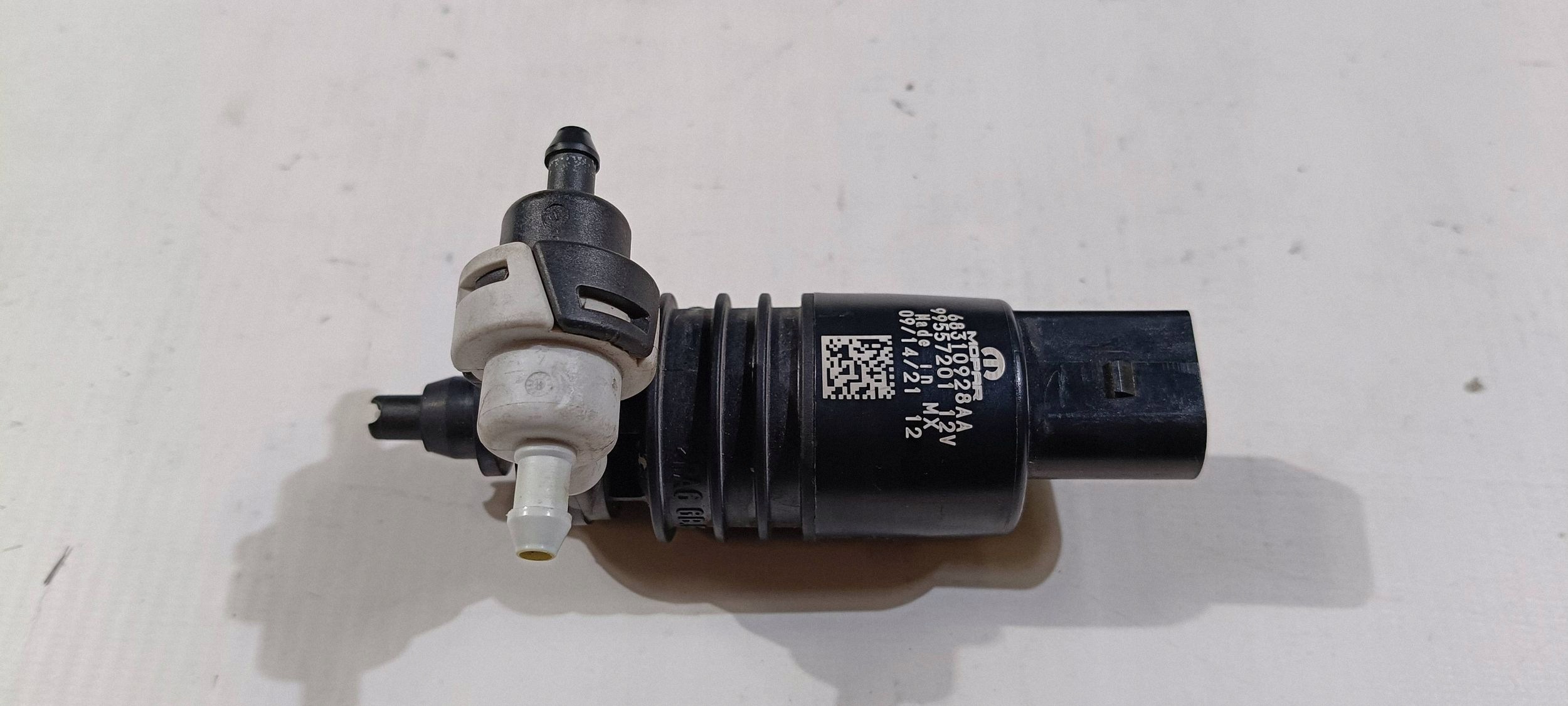 pumpa gasa do mlaznice Chrysler Pacifica 2021