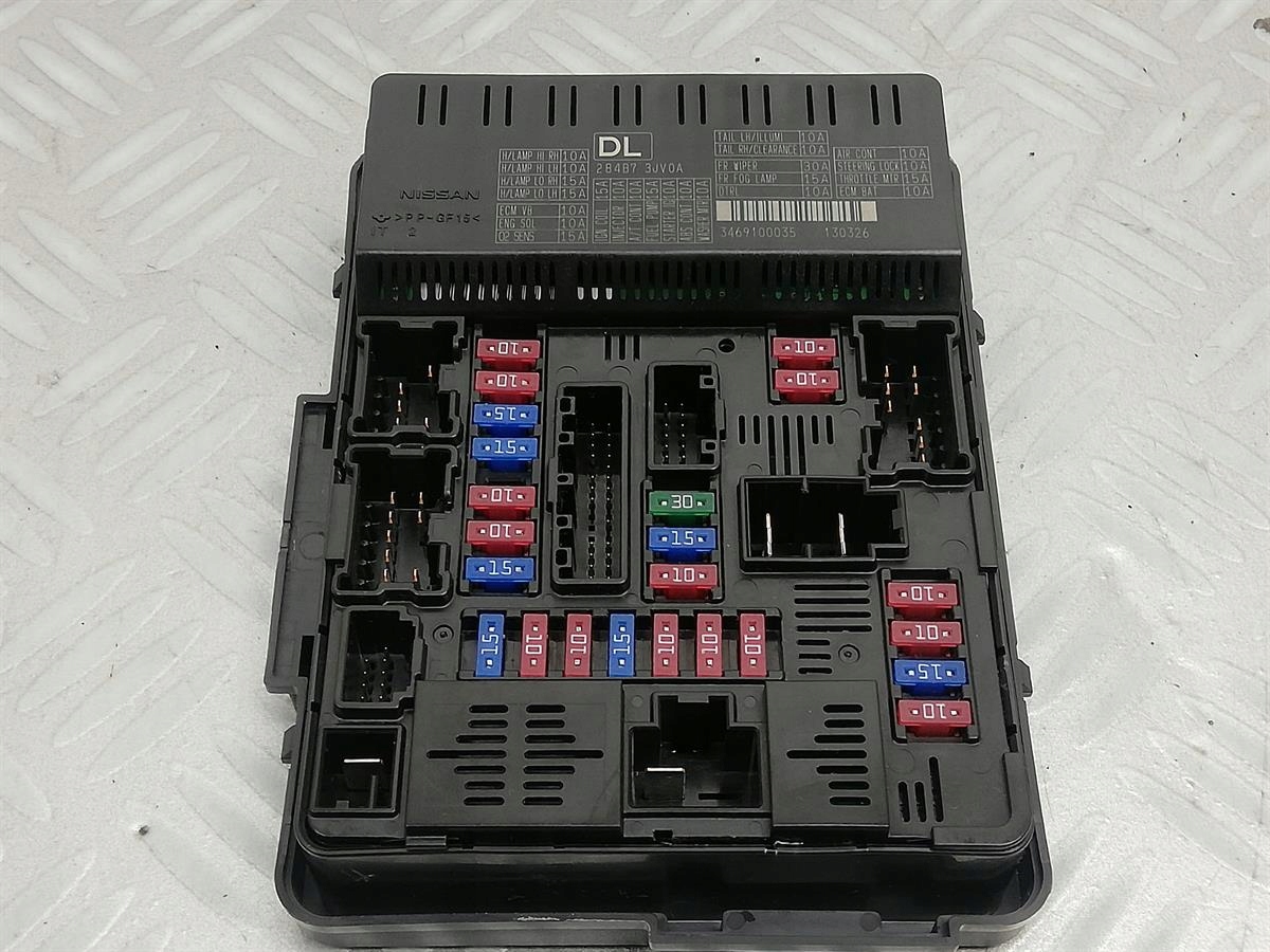 Skrzynka bezpieczników INFINITI Q50 Q50S 3,5 V6 HYBRID 284B73JV0A