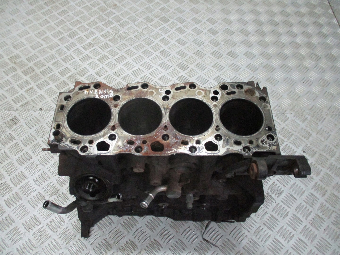 БЛОК ДВИГАТЕЛЯ TOYOTA AVENSIS T25 2.0 D4d