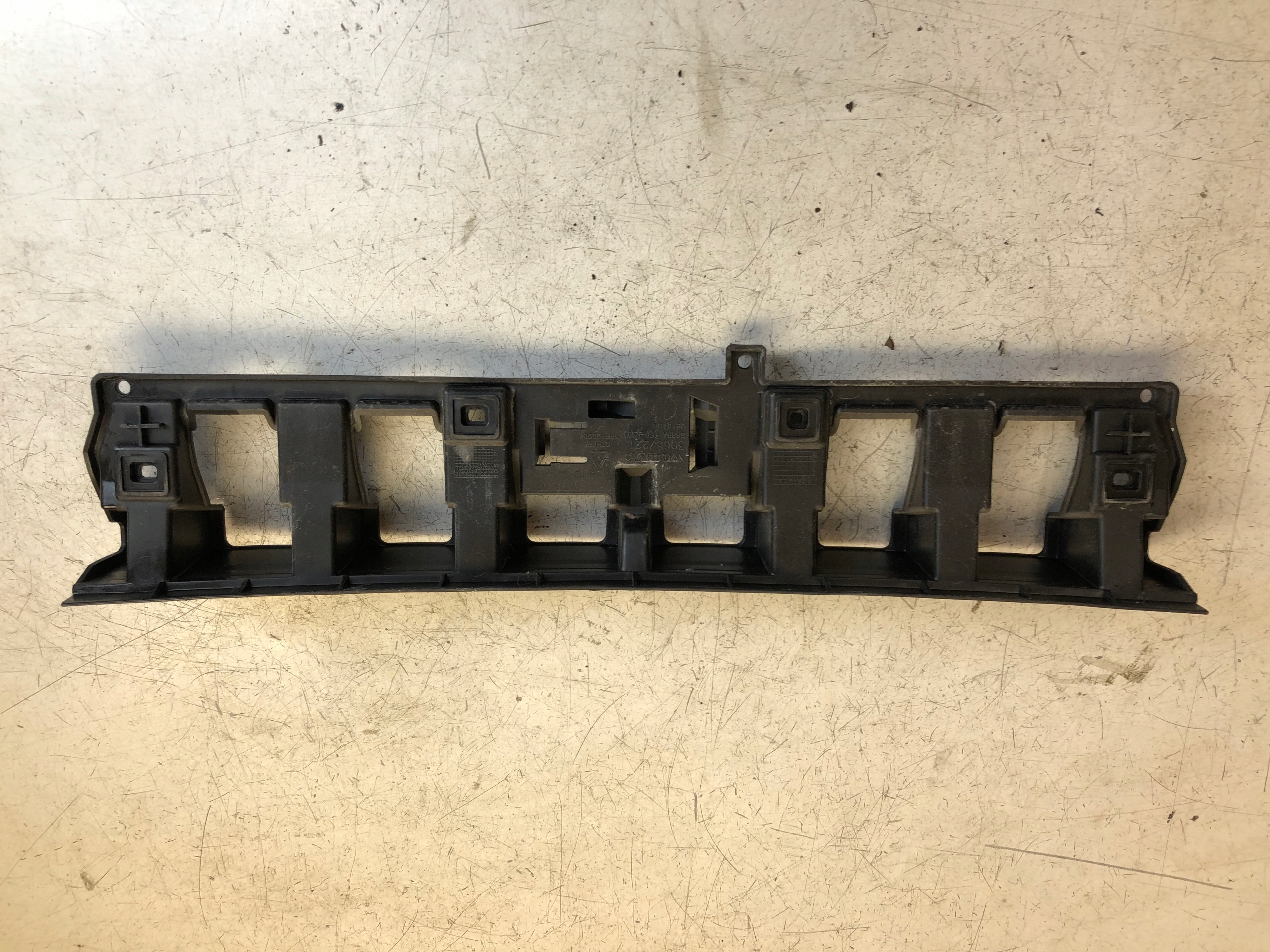 VOLVO C30 bumper bracket rear part central 30657221