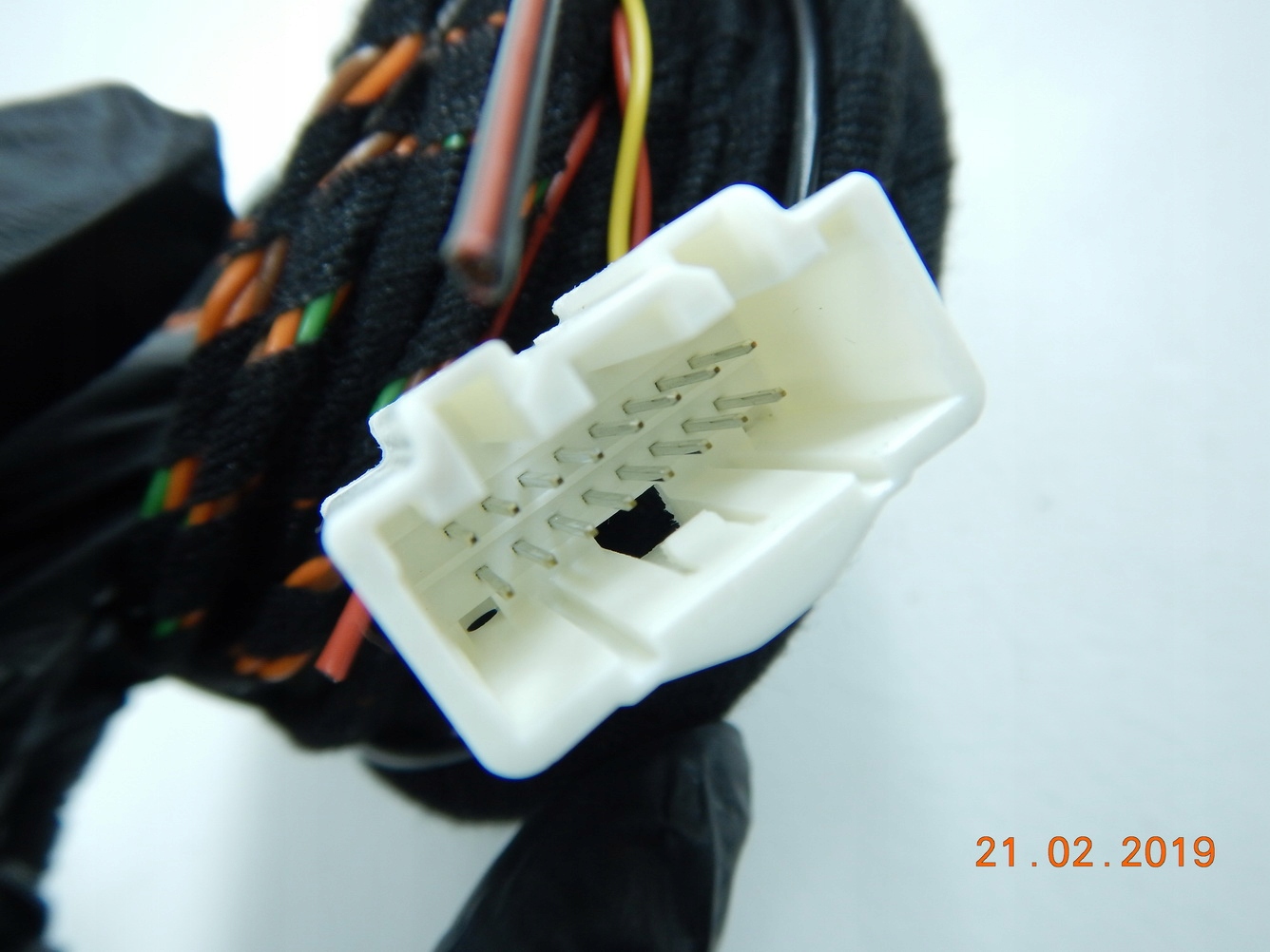 wiring bracket ODTWARZACZA DVD MAZDA 5 / CD85V6455