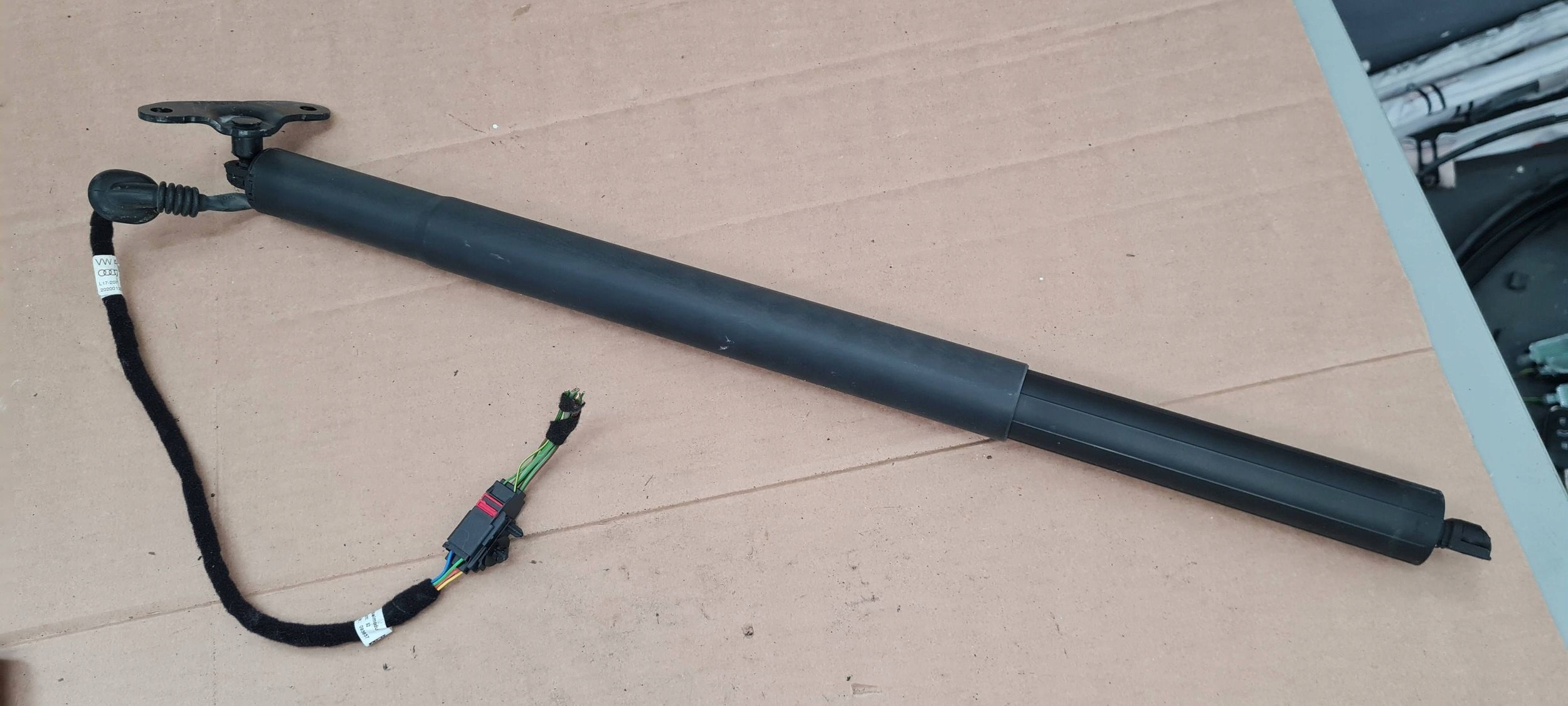 Q3 83A shock absorber damper bonnet boot rear part 83A827851B