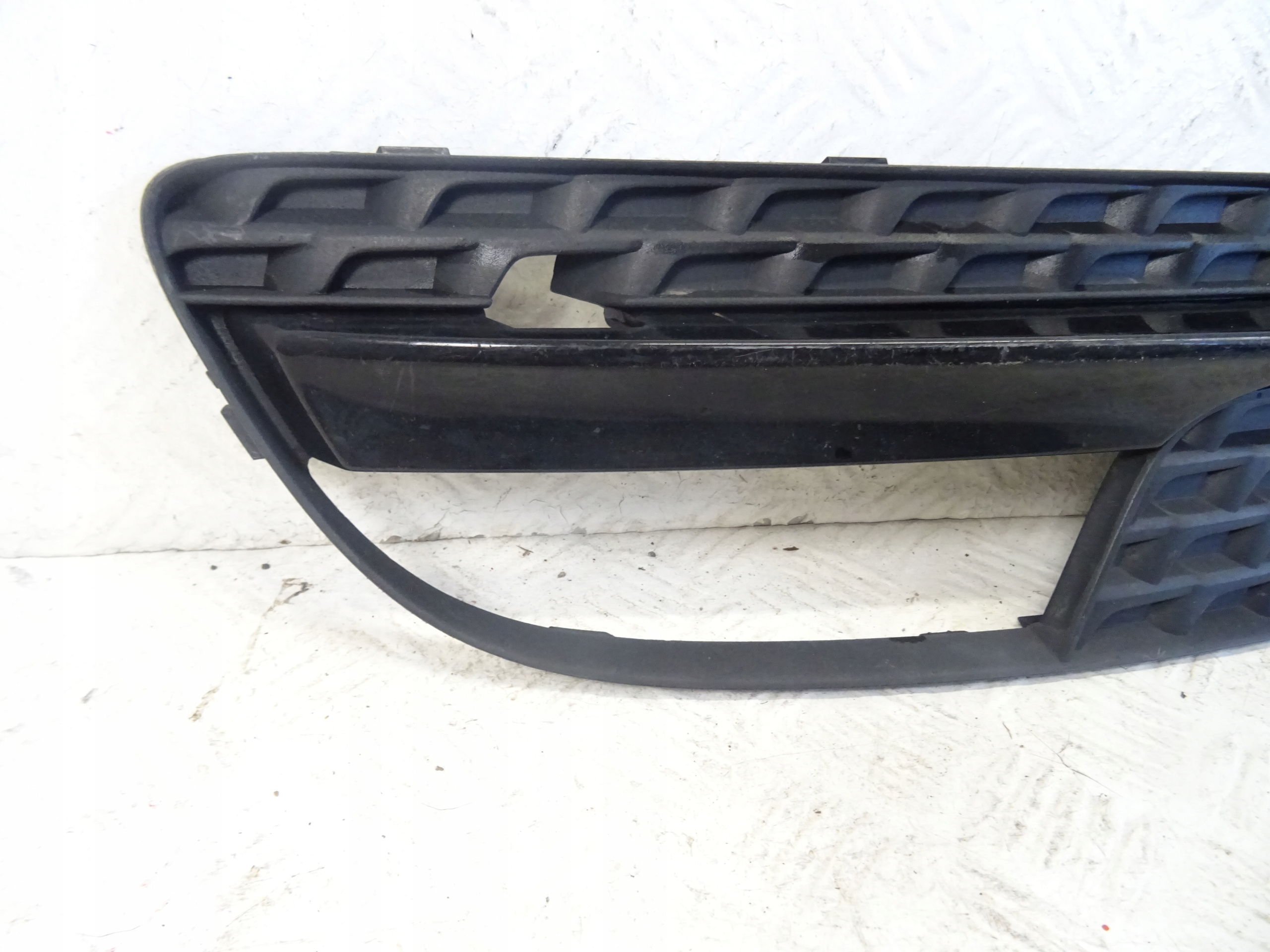 grid of a bumper front front left AUDI A5 8T0 LIFT 8T0807681H
