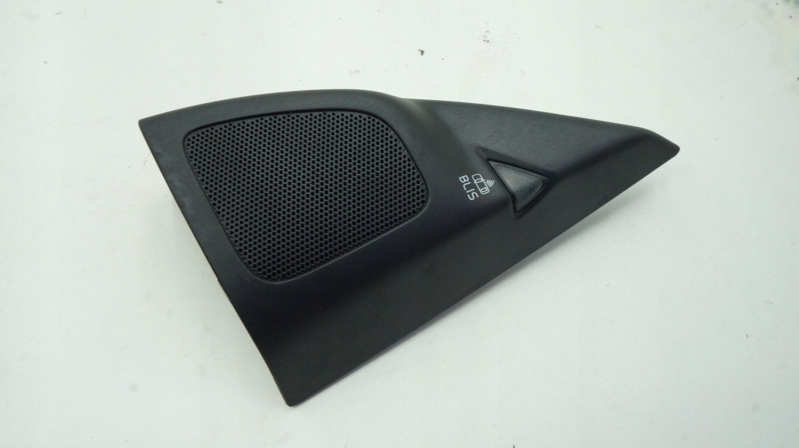 VOLVO V60 S60 LIFT OBUDOWA GŁOŚNIKA TRÓJKĄT PRAWY