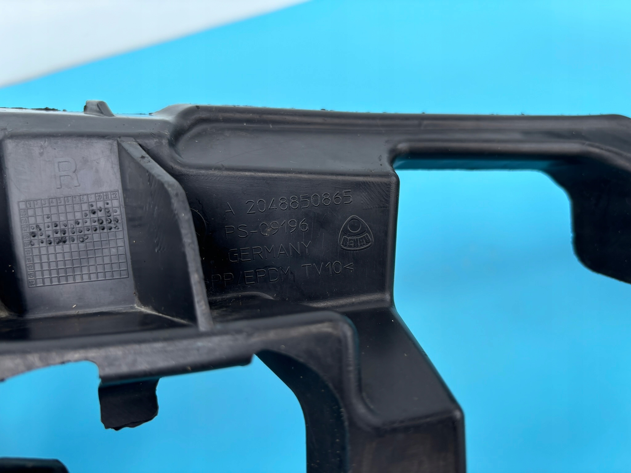 MERCEDES C-KLASA W204 right bumper bracket front holder K112/719