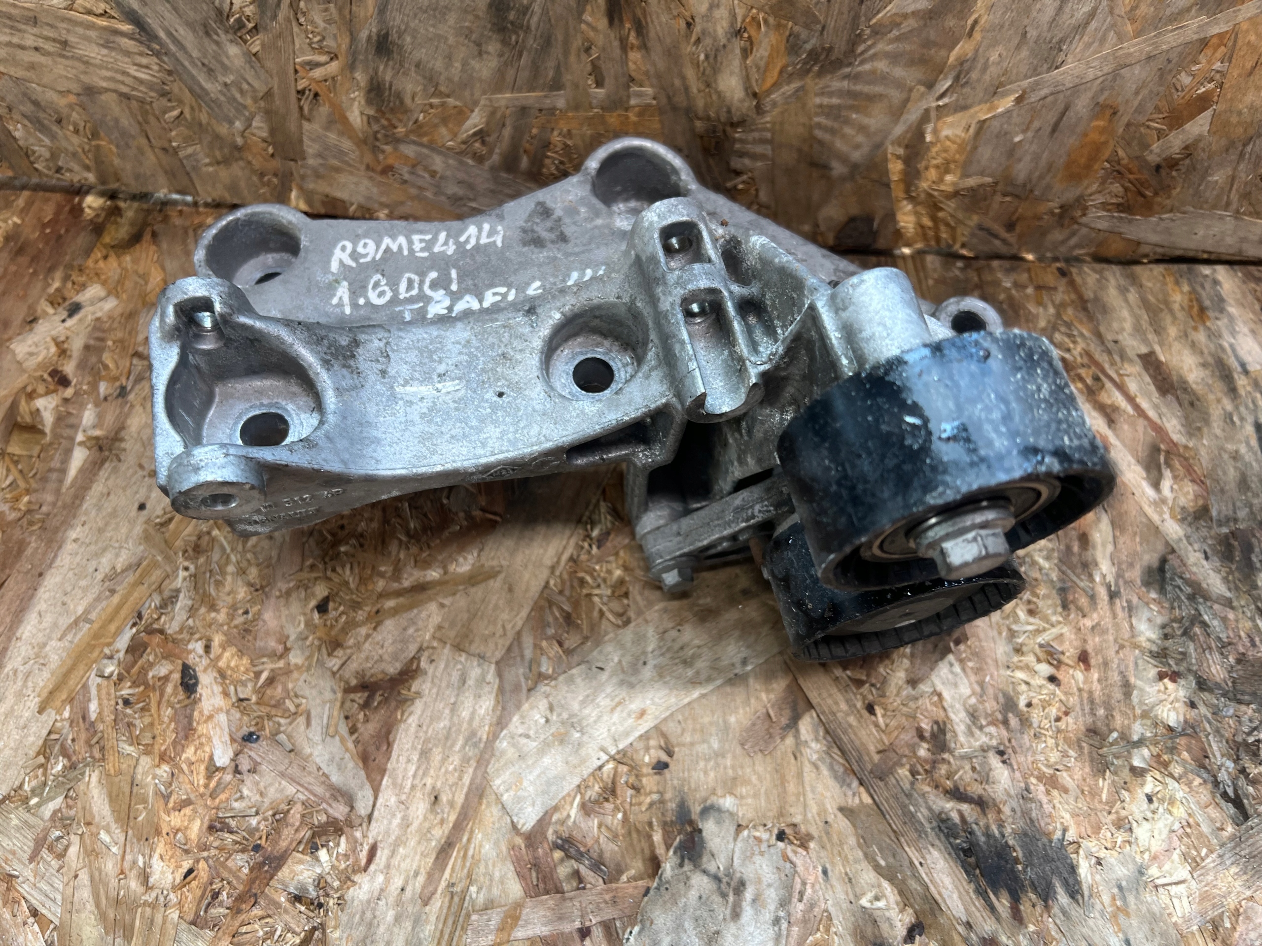 support alternator RENAULT TRAFIC III QASHQAI 1,6 DCI 117105124R