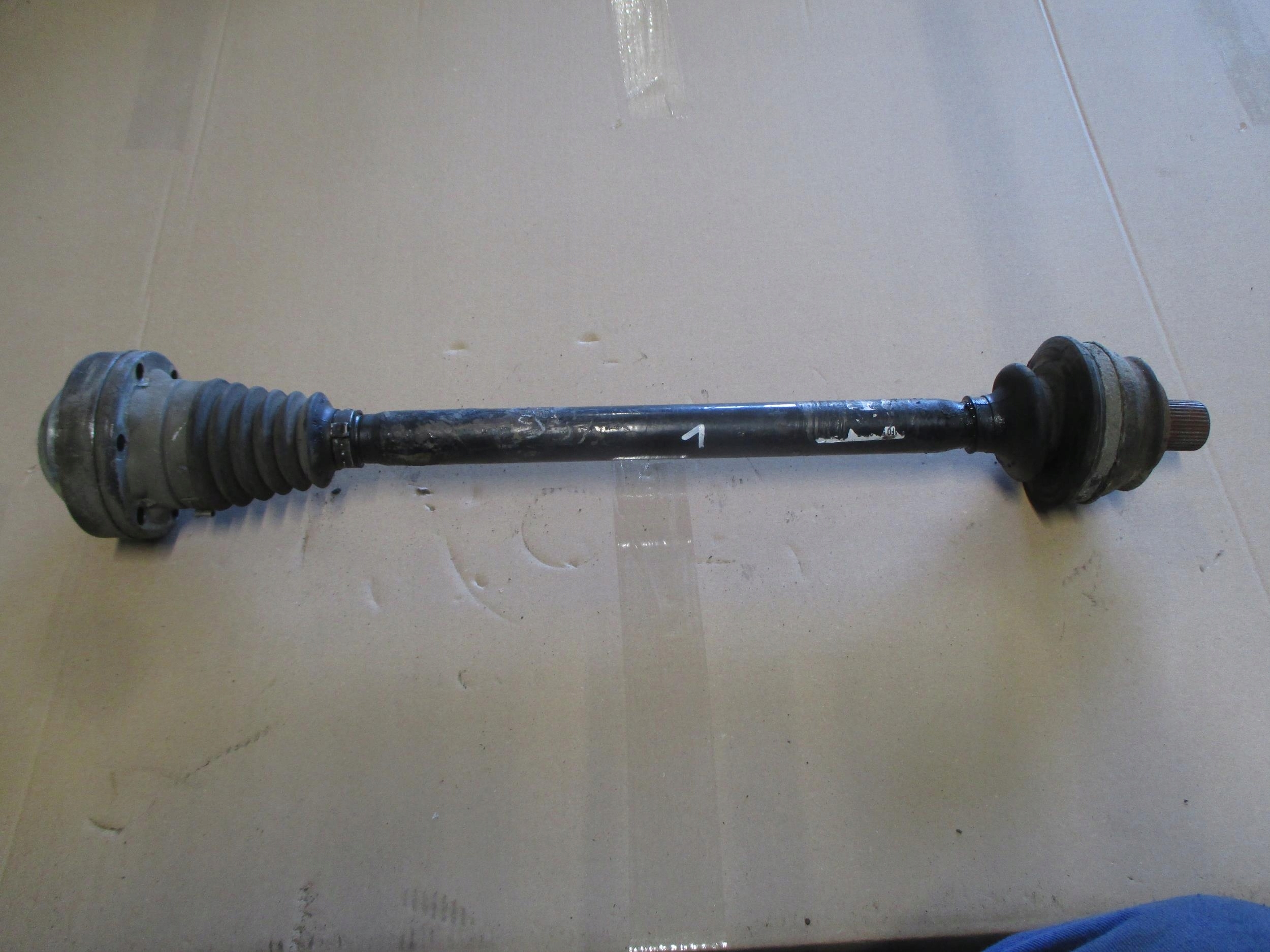 AUDI A6 C6 KOMBI QATTRO 04-11 PÓŁOŚ LEWY TYŁ