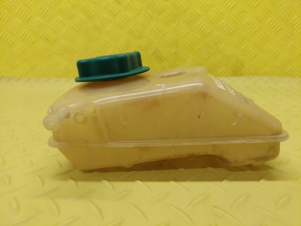 VOLVO 340 Réservoir eau 298854