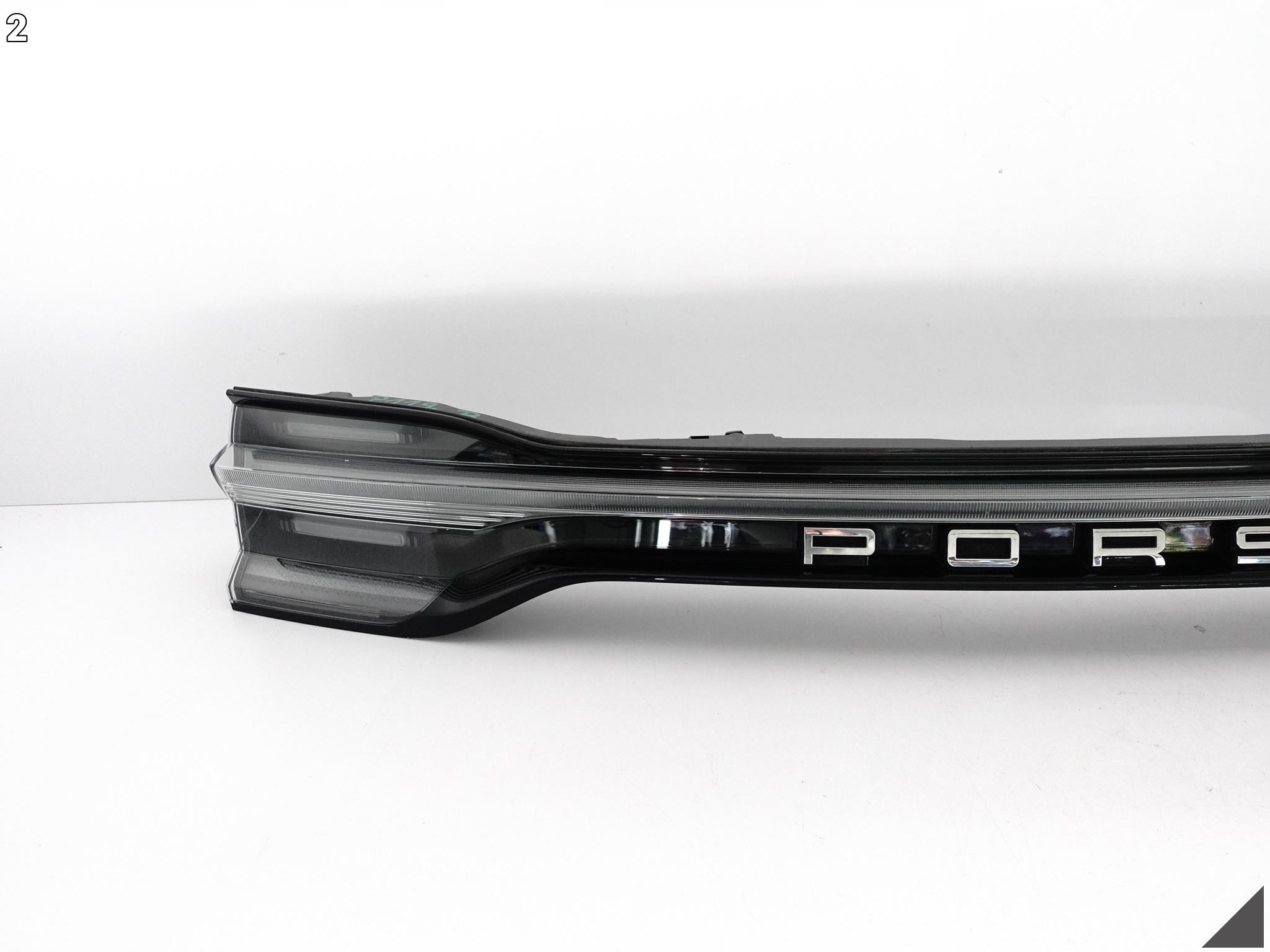 PORSCHE MACAN 95B LIFT 18- EXCLUSIVE boot cap light rear part CIEMNA