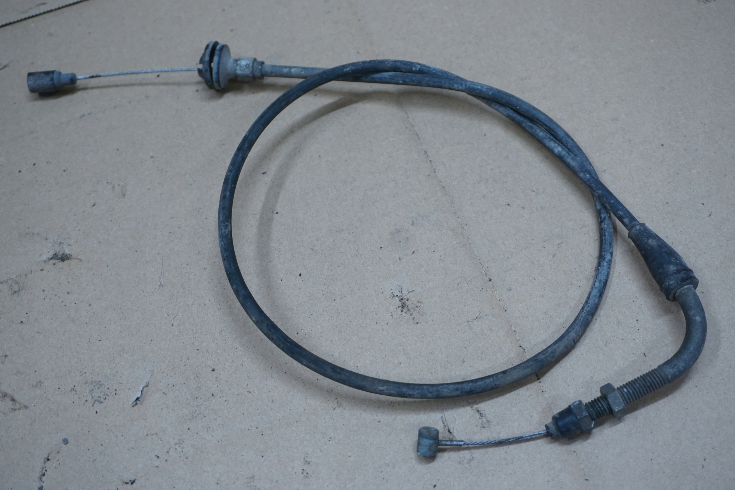 SUZUKI VITARA LINKA CIĘGNO GAZU 1,6 8V 88-97r