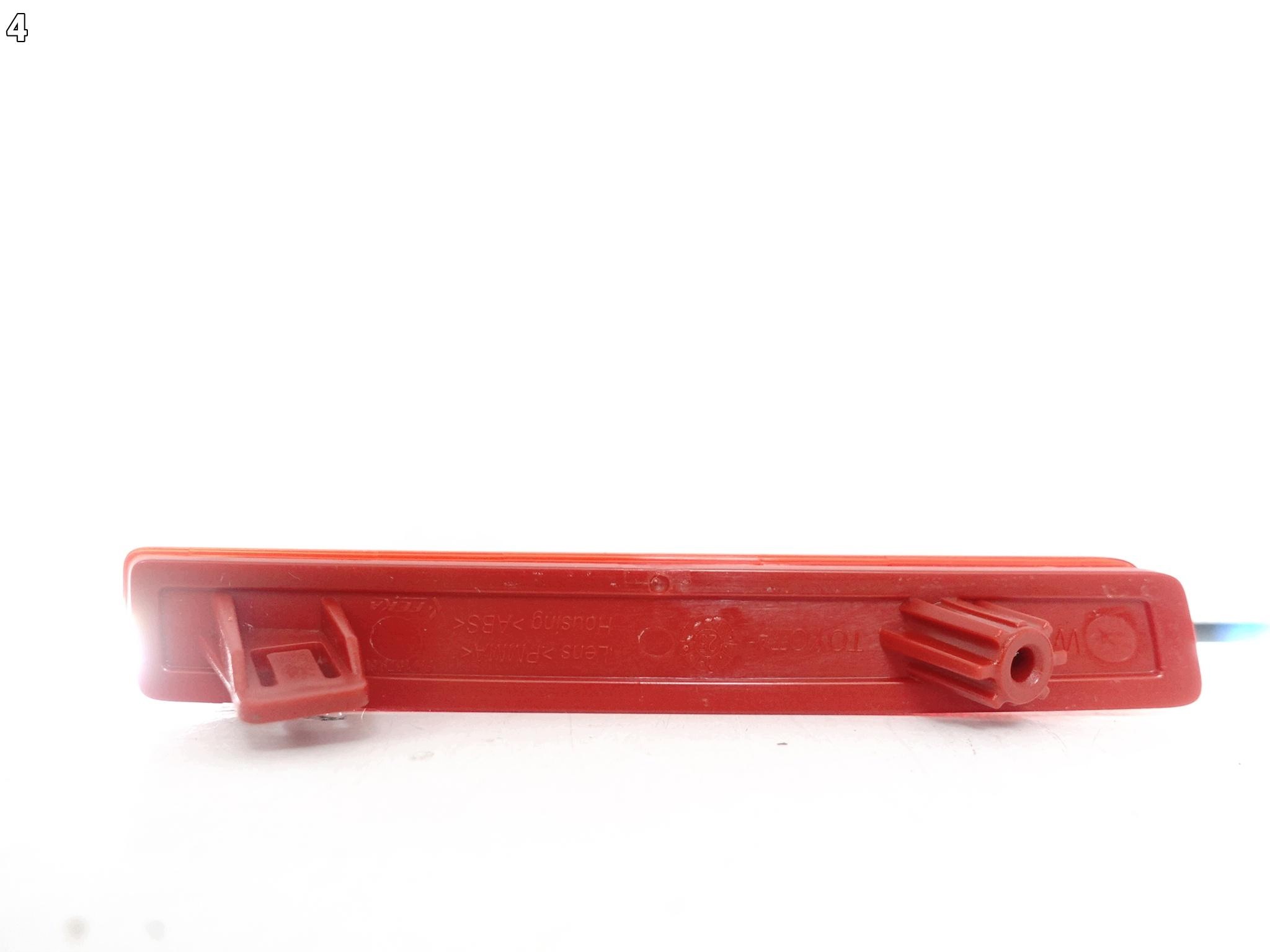 TOYOTA COROLLA E21 XII KOMBI 18- ODBLASK light W bumper rear part right ORG