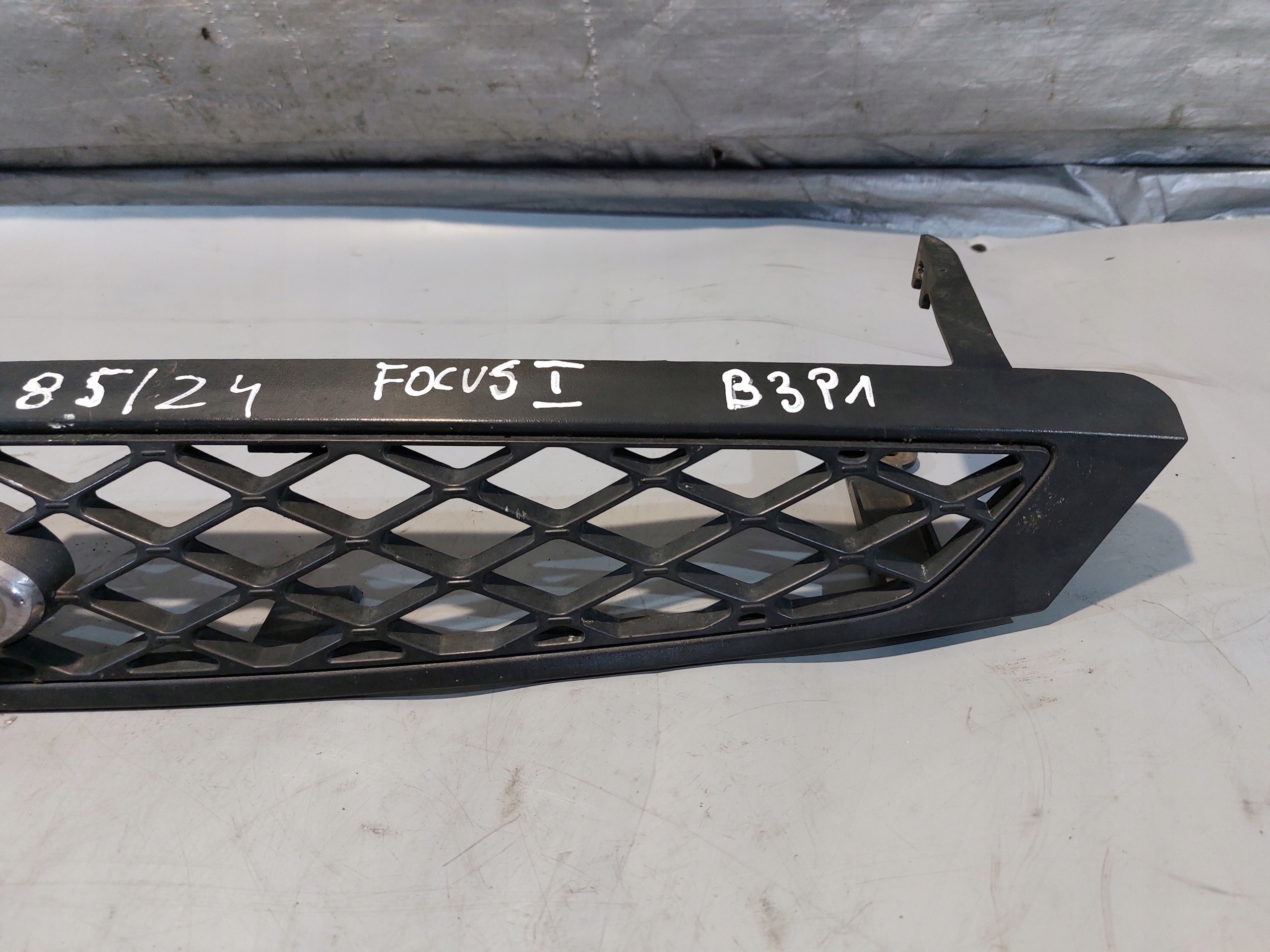 grill grille radiator FORD FOCUS MKI FL