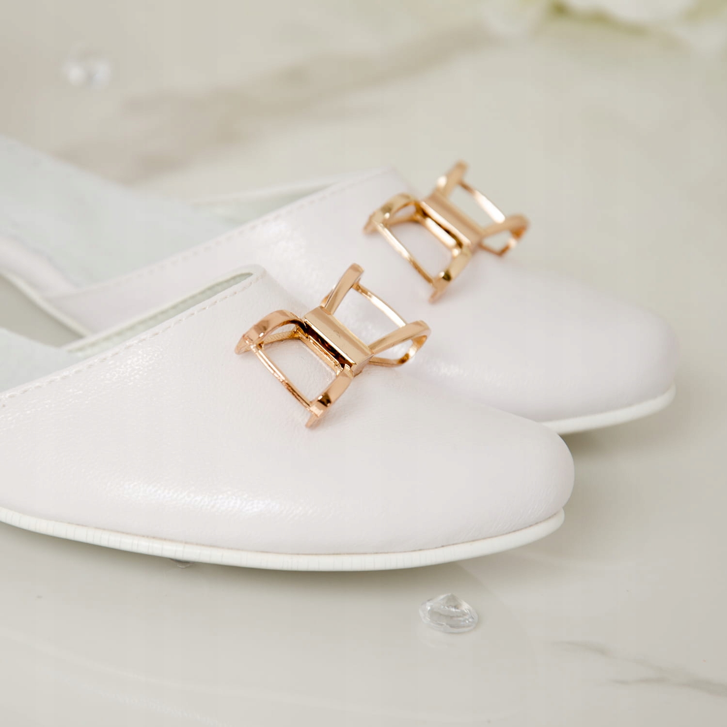 Buty komunijne dziewczęce ze złotą kokarda r 33 Rozmiar 33