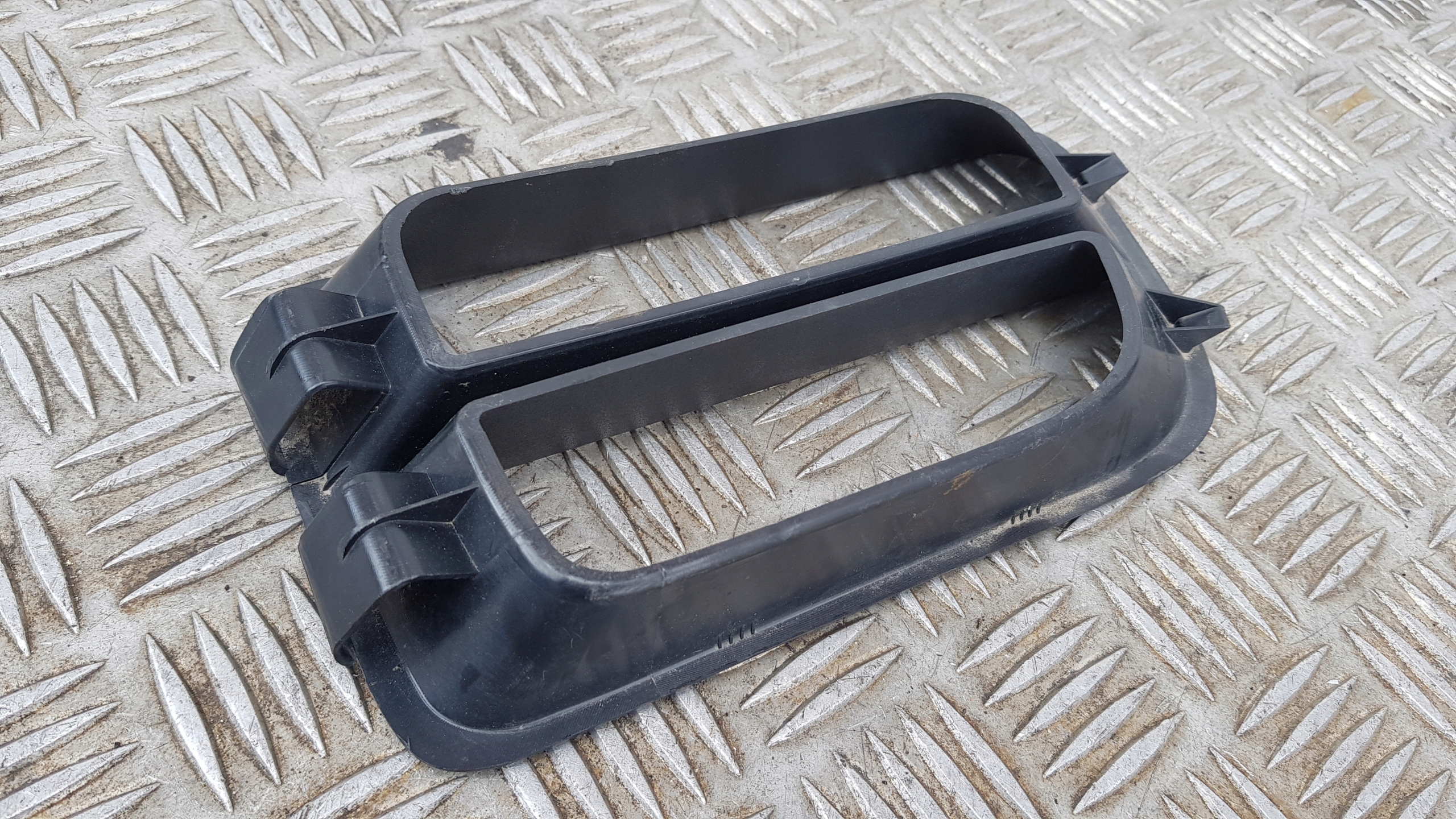 MERCEDES ACTROS MP2 MP3 grid of a bumper right