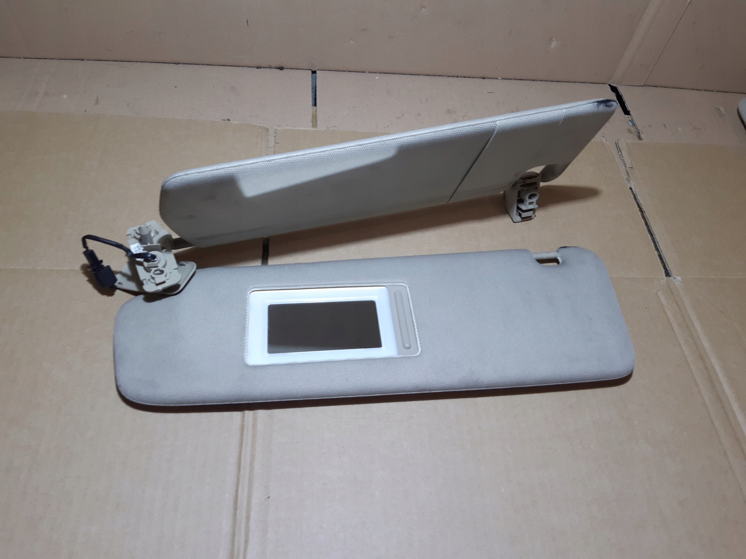 AUDI Q7 4L cover PRZECIWSLONECZNA visor visor left left 4L0857551B