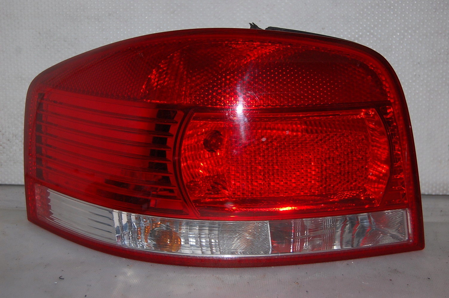 Audi A3 фонарь левый 8P3945095 2003-2005