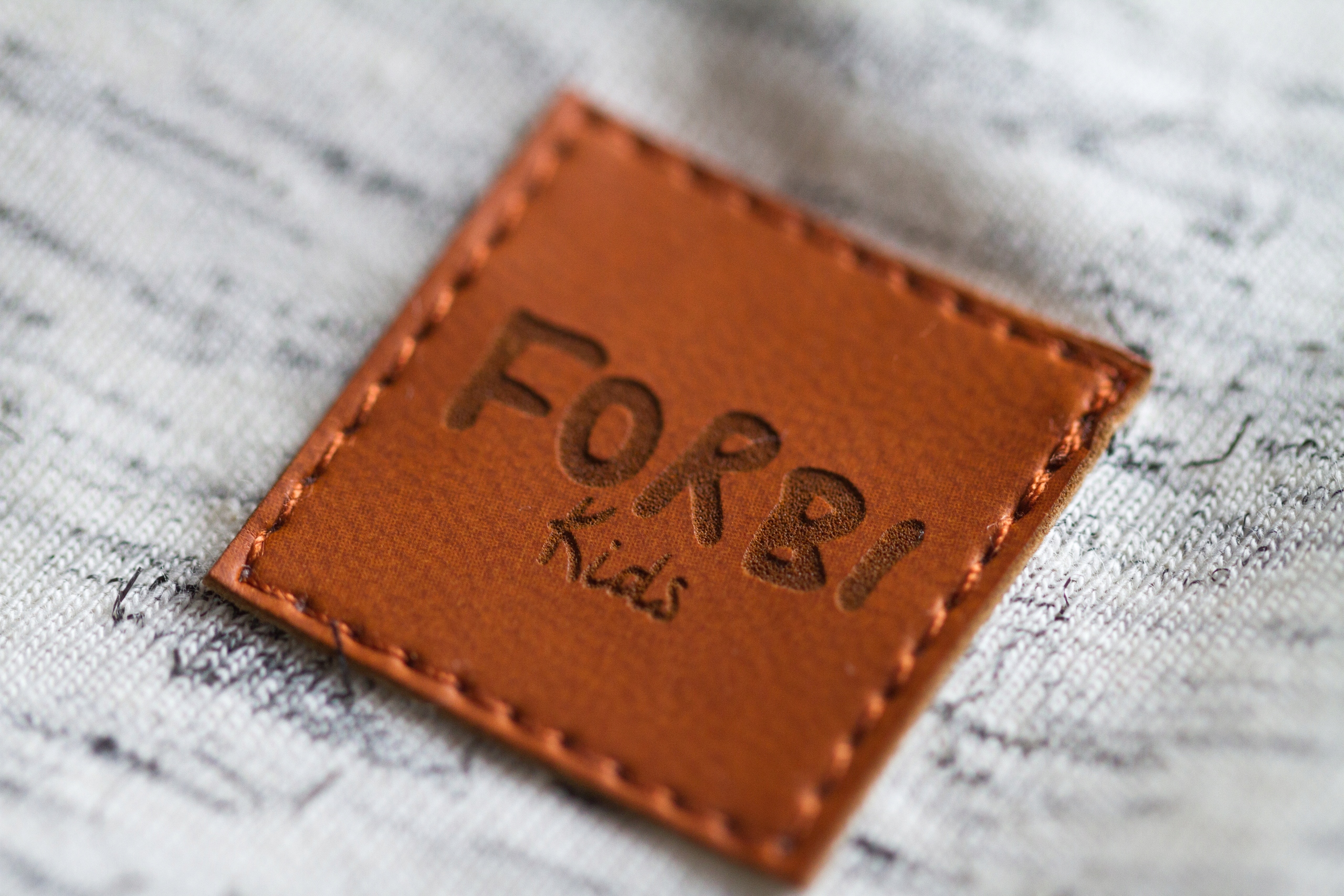 DELIKATNA CZAPKA DLA DZIECKA NA GŁOWĘ CIENKA ECRU Marka FORBI Kids