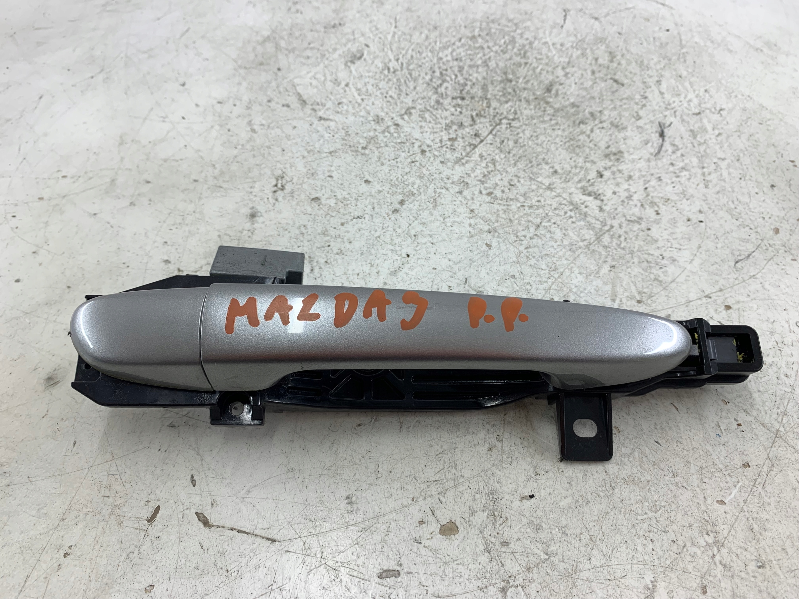 MAZDA 3 II BL handle exterior right front SREBRNA