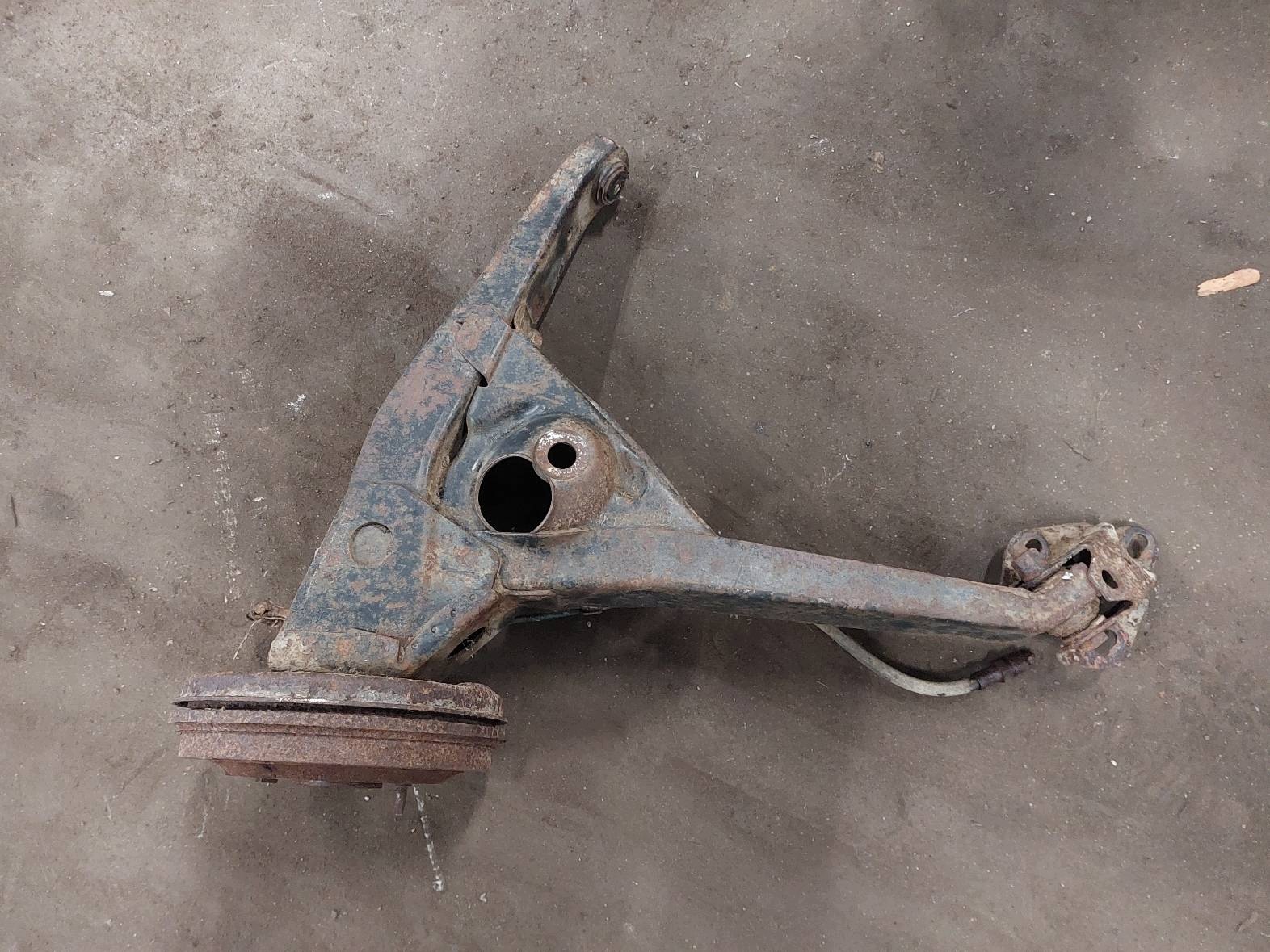 Querlenker + schenkel links heck FIAT 126P MALUCH