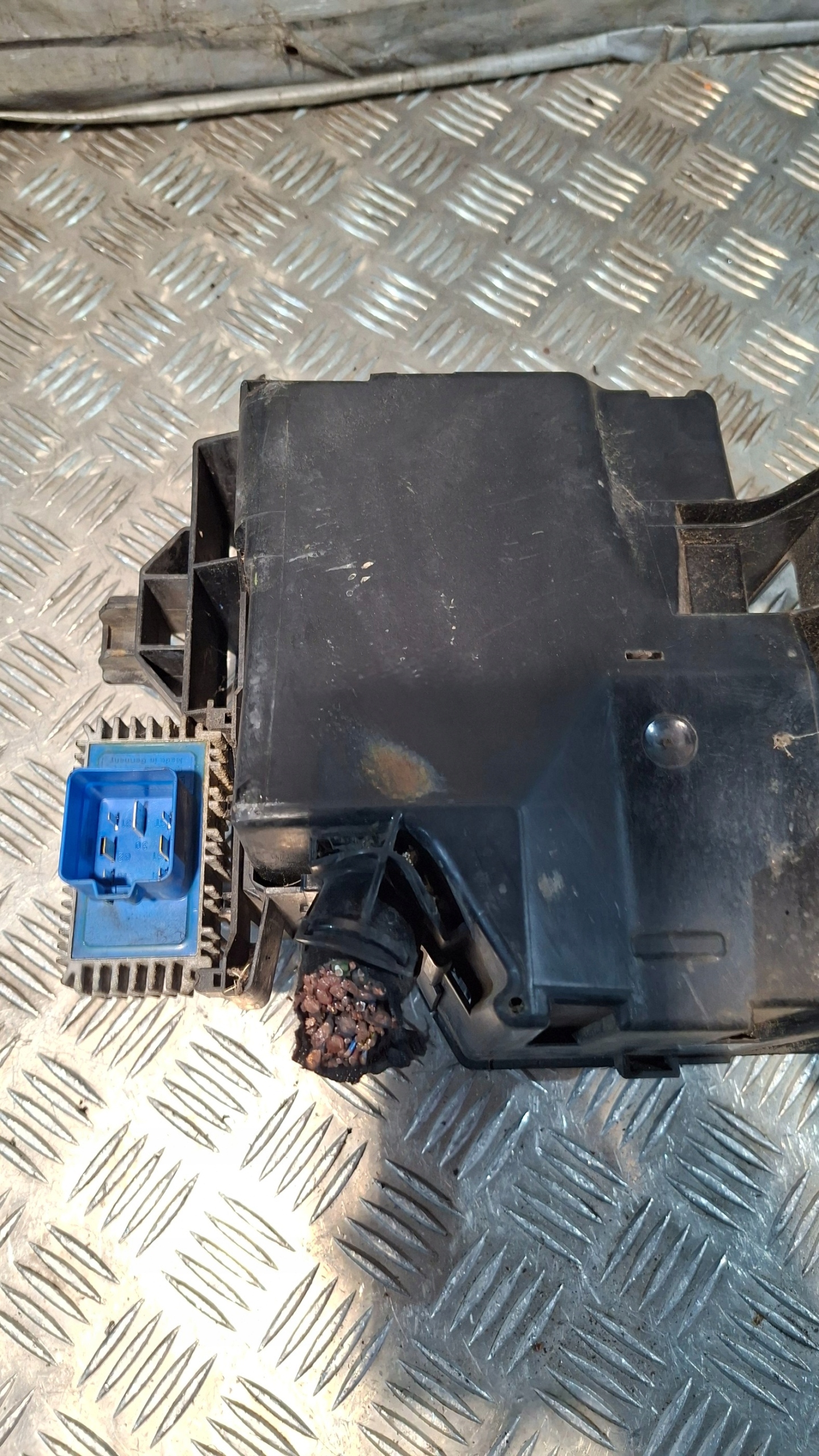 Kasten der Sicherungen OPEL CORSA C 1.3CDTI