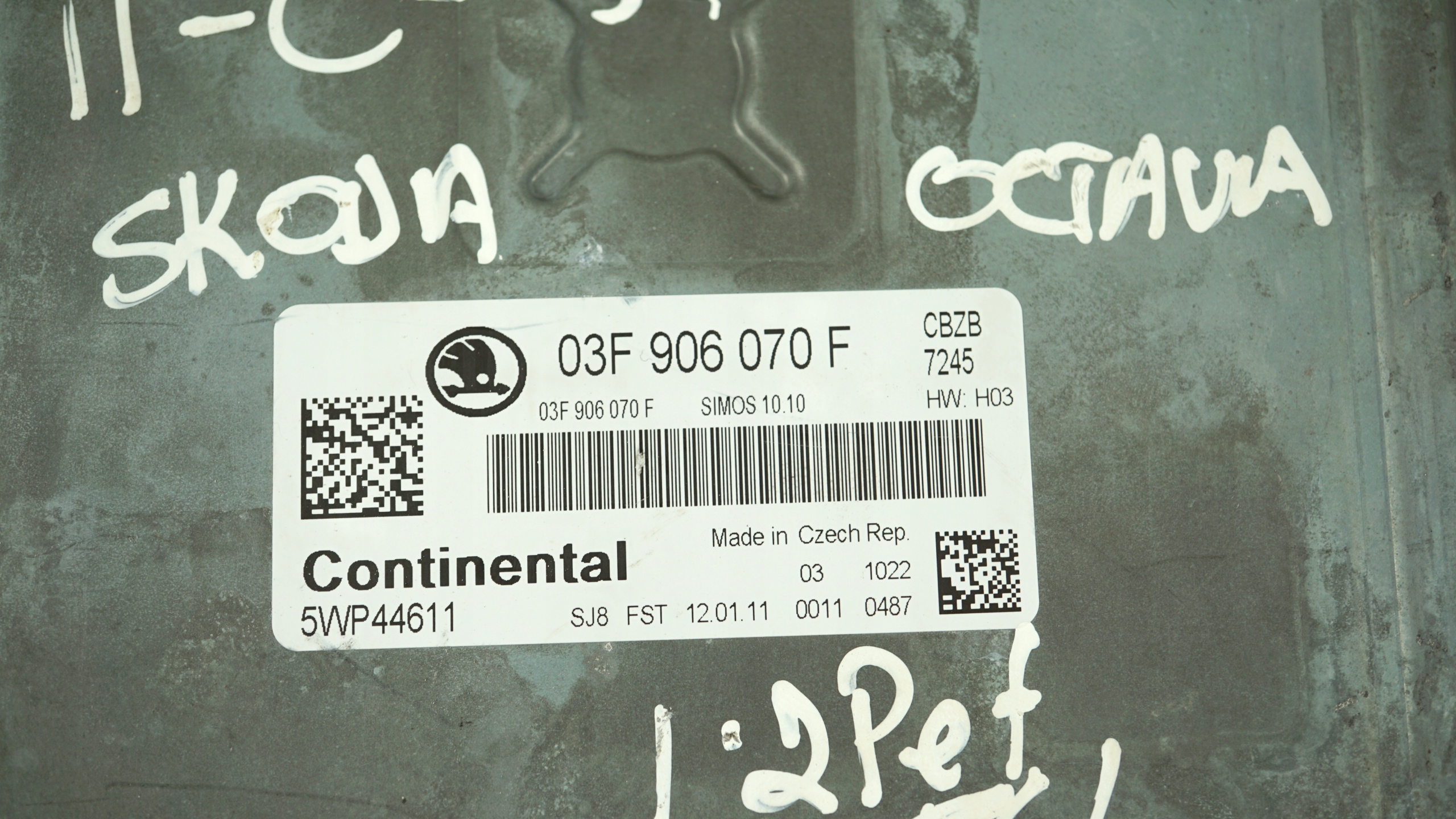 computer control unit of the engine SKODA OCTAVIA 2 II 1.2 TSI 03F906070F 5WP44611