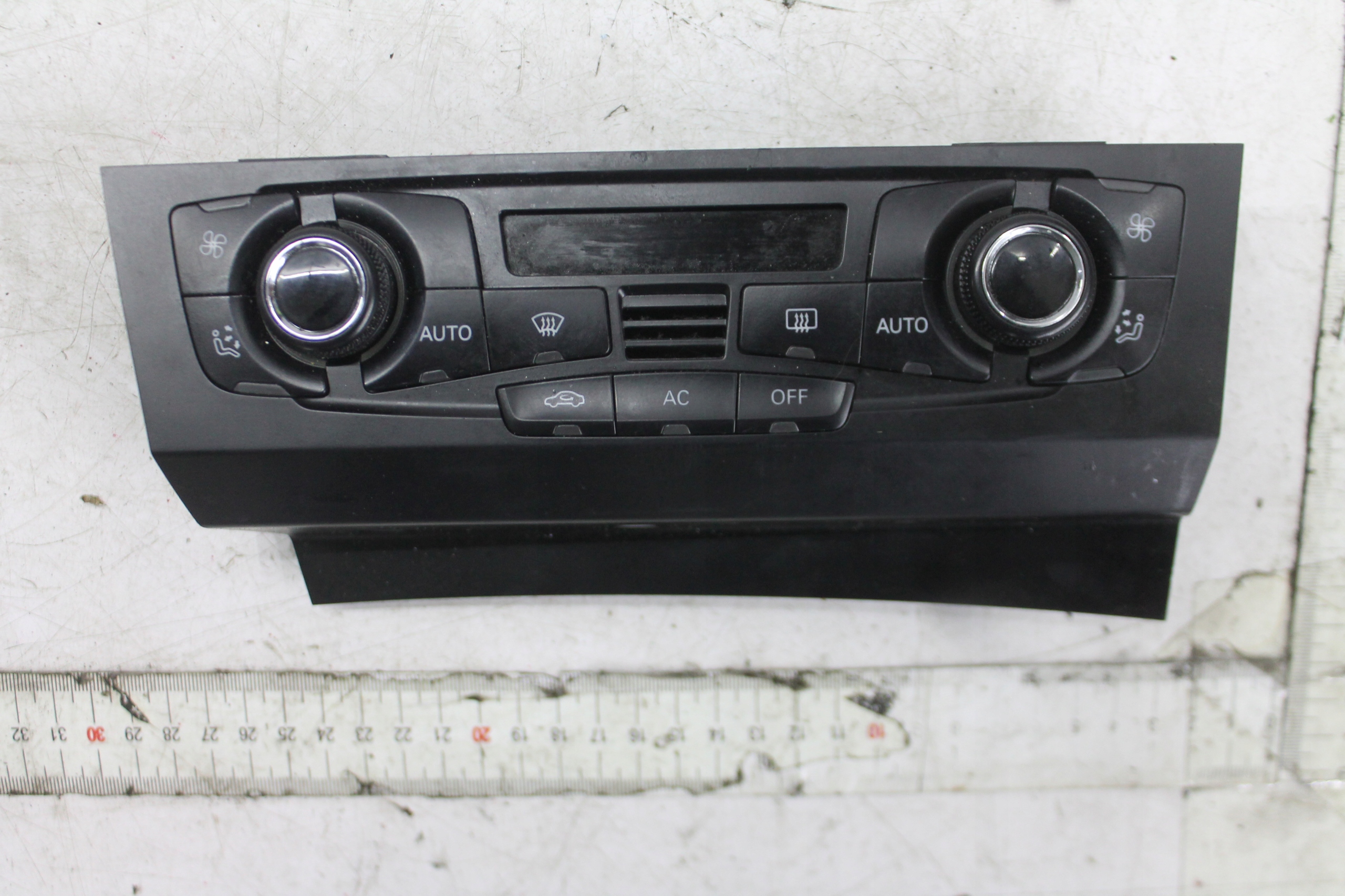 Unite commande clima 8T2820043AF AUDI A4 B8 07-12 UK