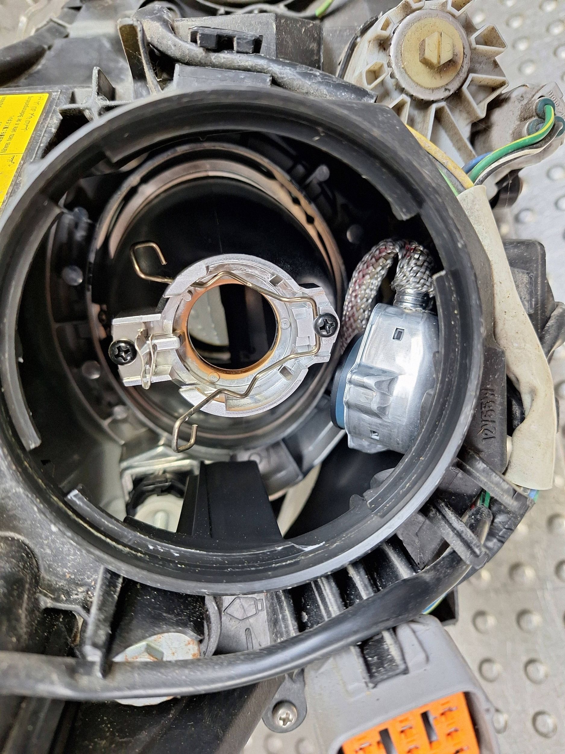 XENON left REFLEKTOR SUBARU LEGACY OUTBACK 09-12 EU