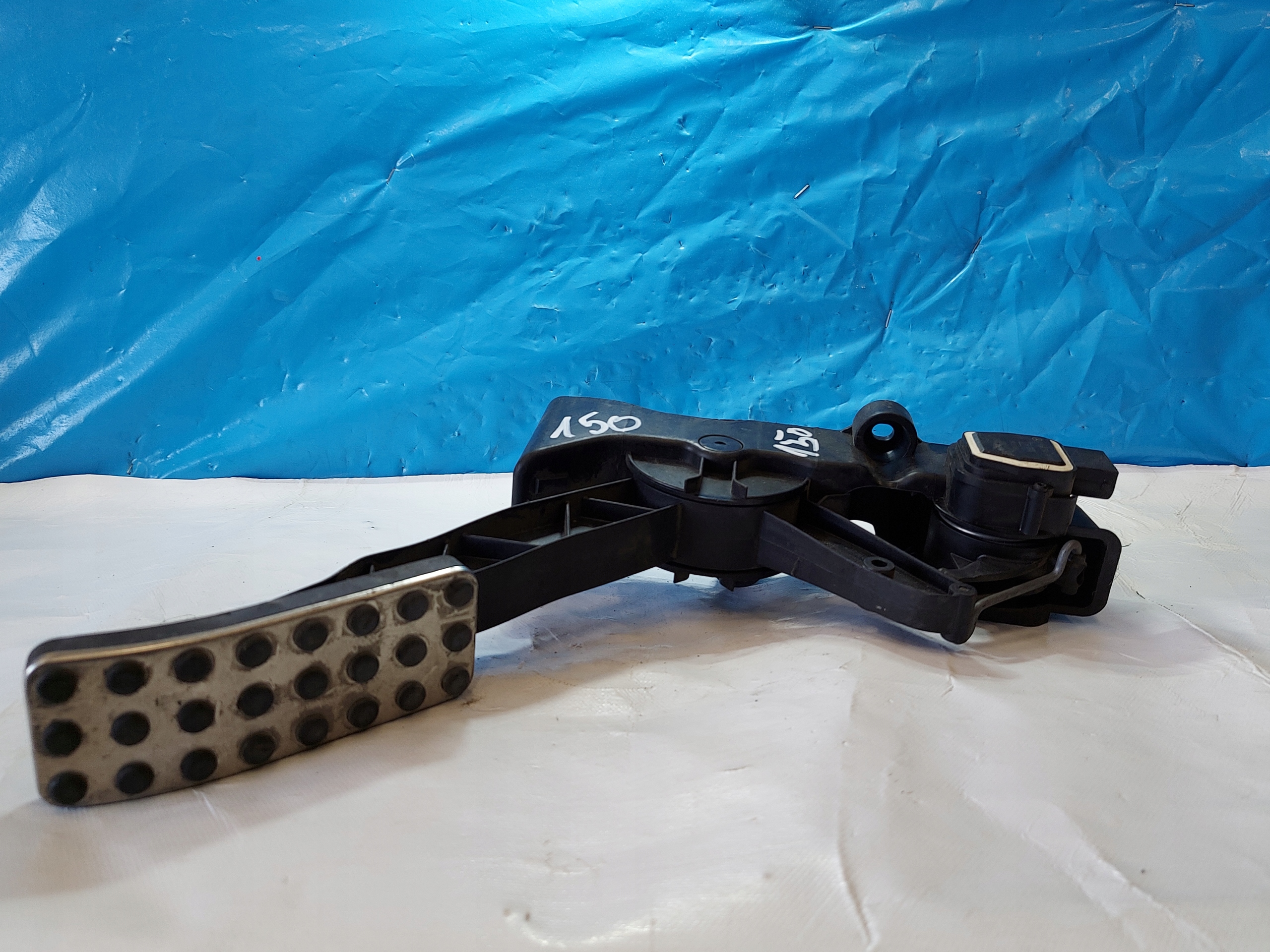 accelerator pedal MERCEDES B KLASA A1693000904