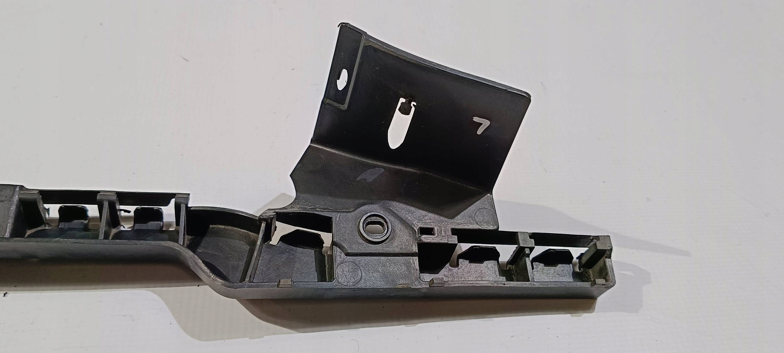Support Support plaque Moulage Couvertures progowej lewej Maserati Granturismo 2008