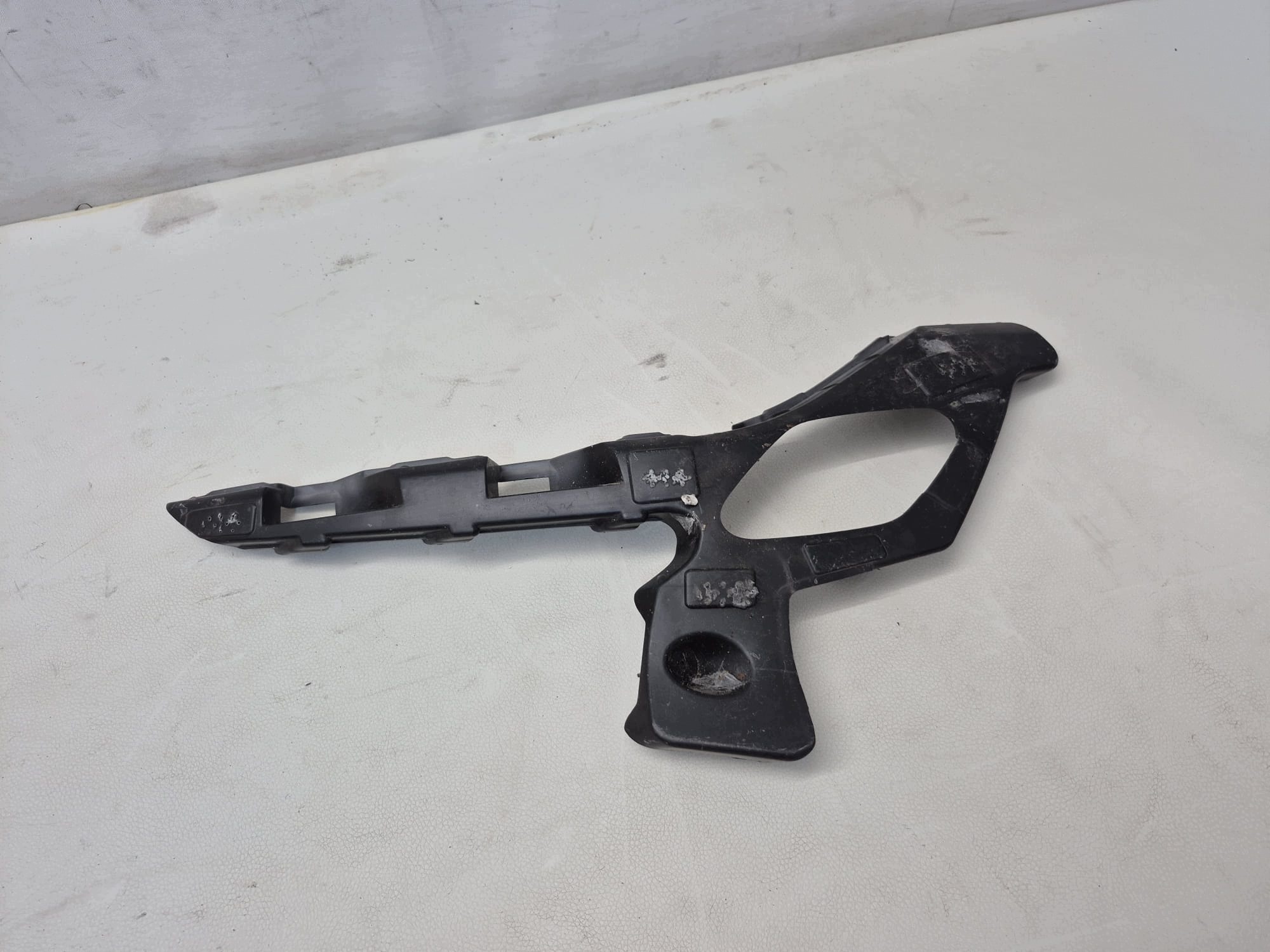 RENAULT MEGANE IV support holder of a bumper right front 620363237R