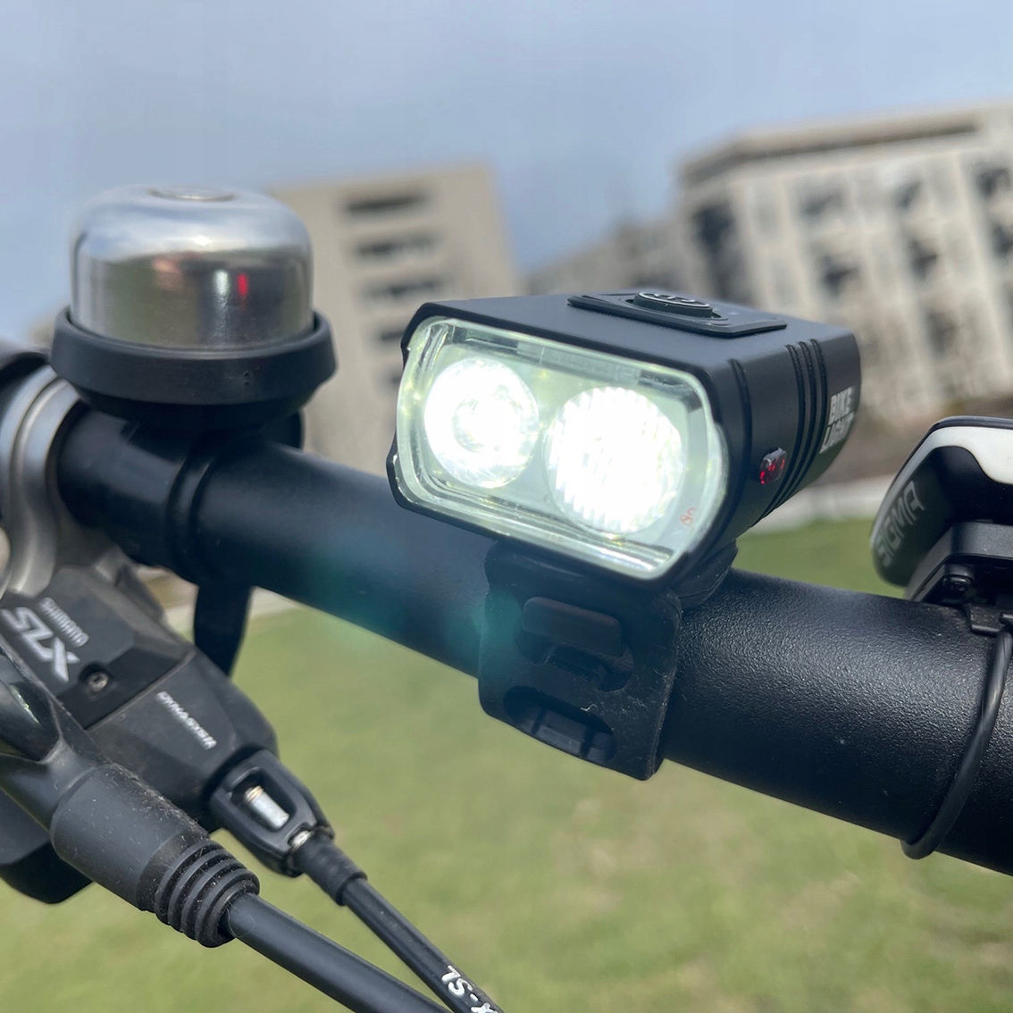 LAMPKA ROWEROWA PRZEDNIA I TYŁ LED DO ROWERU AKUMULATOROWA NA KIEROWNICĘ Marka Inna marka