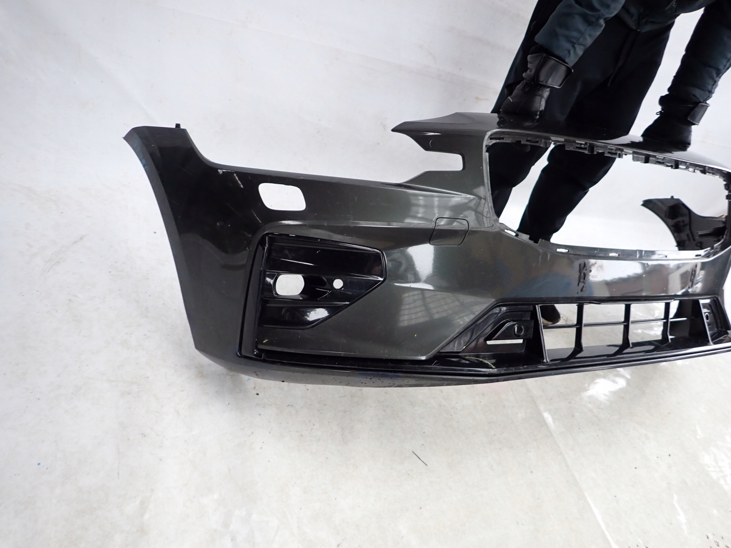 VOLVO V60 II 2 R-design 18- bumper front front PDC SPR 31690530