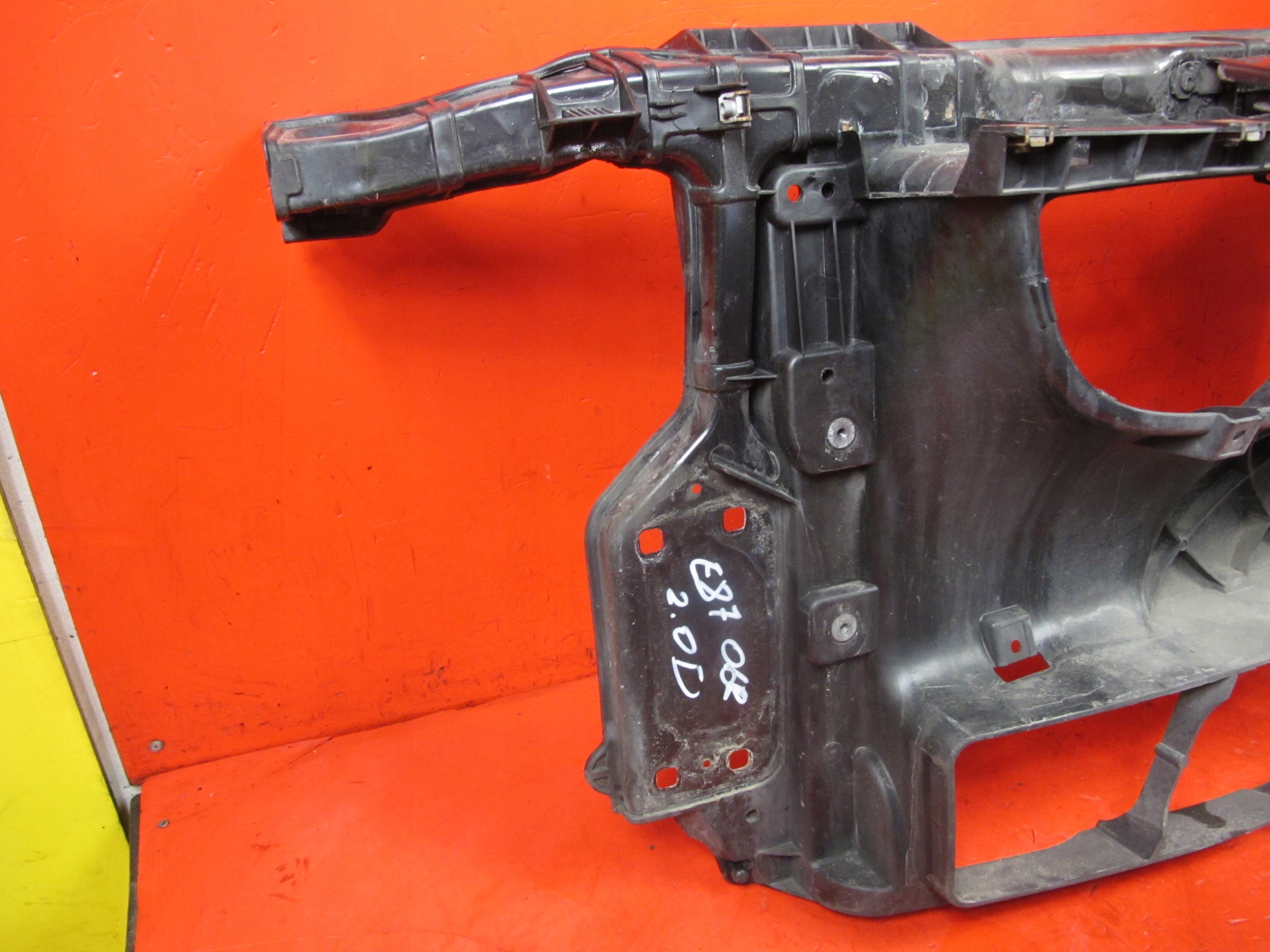 BMW 1 E87 E81 support panel for radiators pillar 7193748