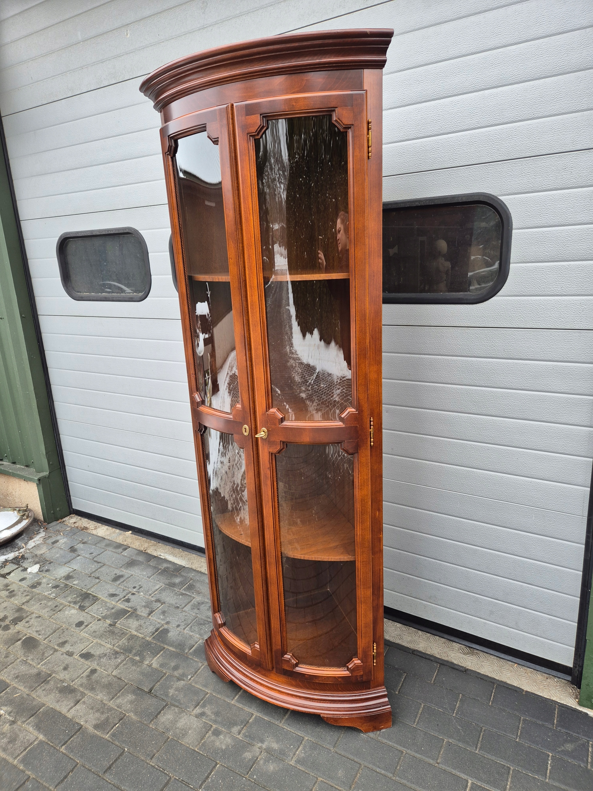 Witryna narożna półokrągła